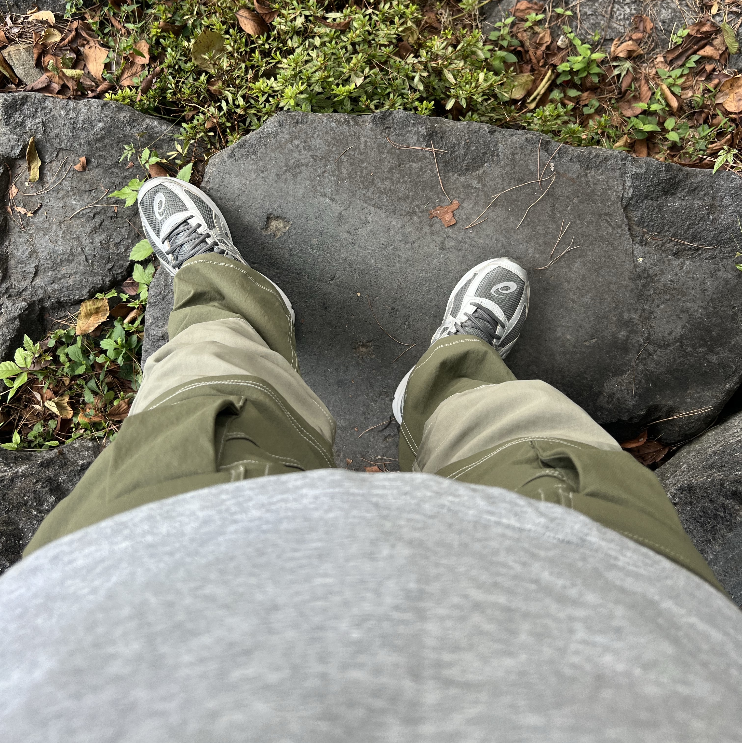 Asics Jog 100 S SMU Sheet Rock Pure Silver - 2E Wide, Nike ACG Smith Summit Cargo Pants Medium Olive - Asia 착용 스타일