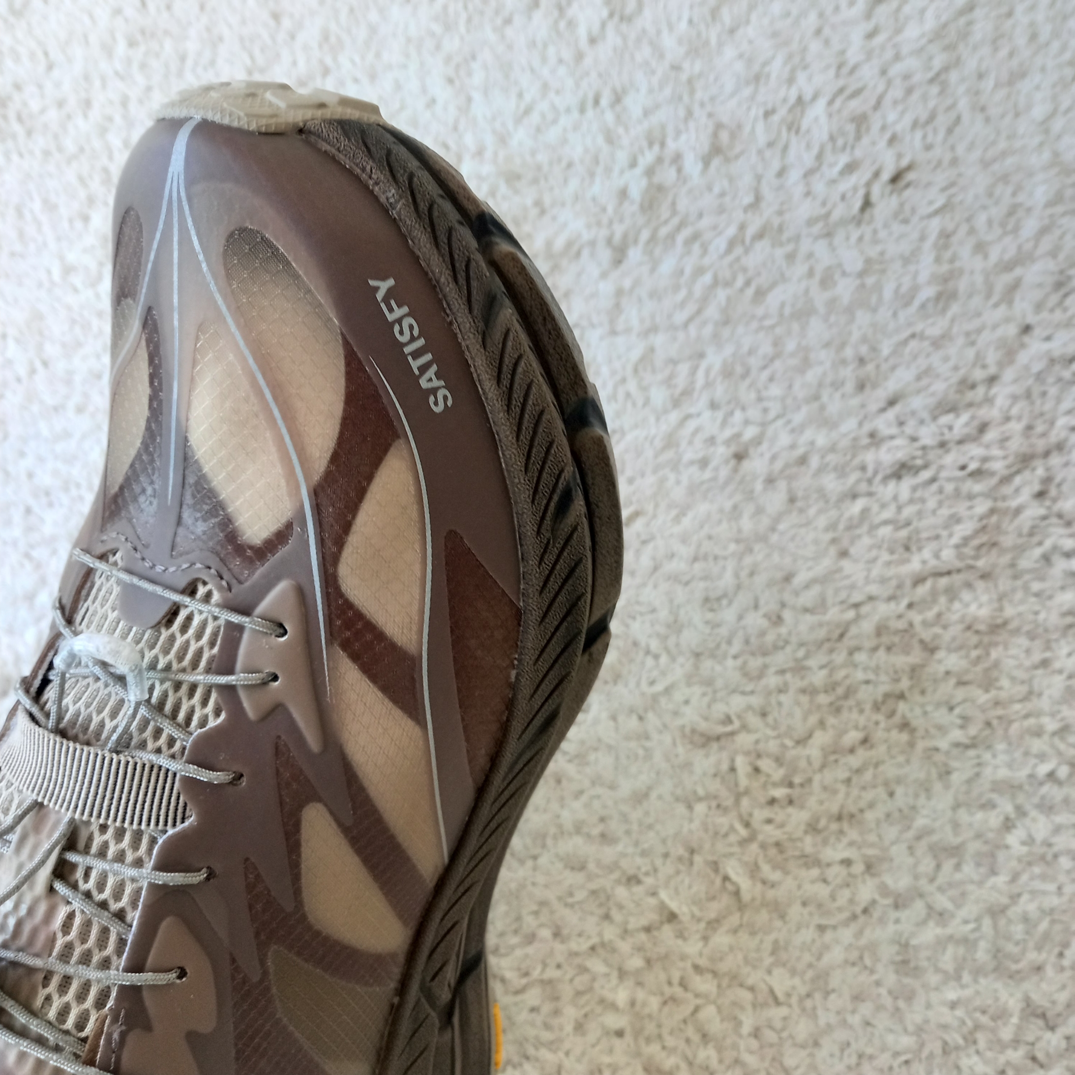 Hoka x Satisfy Mafate Speed 4 Lite Rubber 착용 스타일 - 7