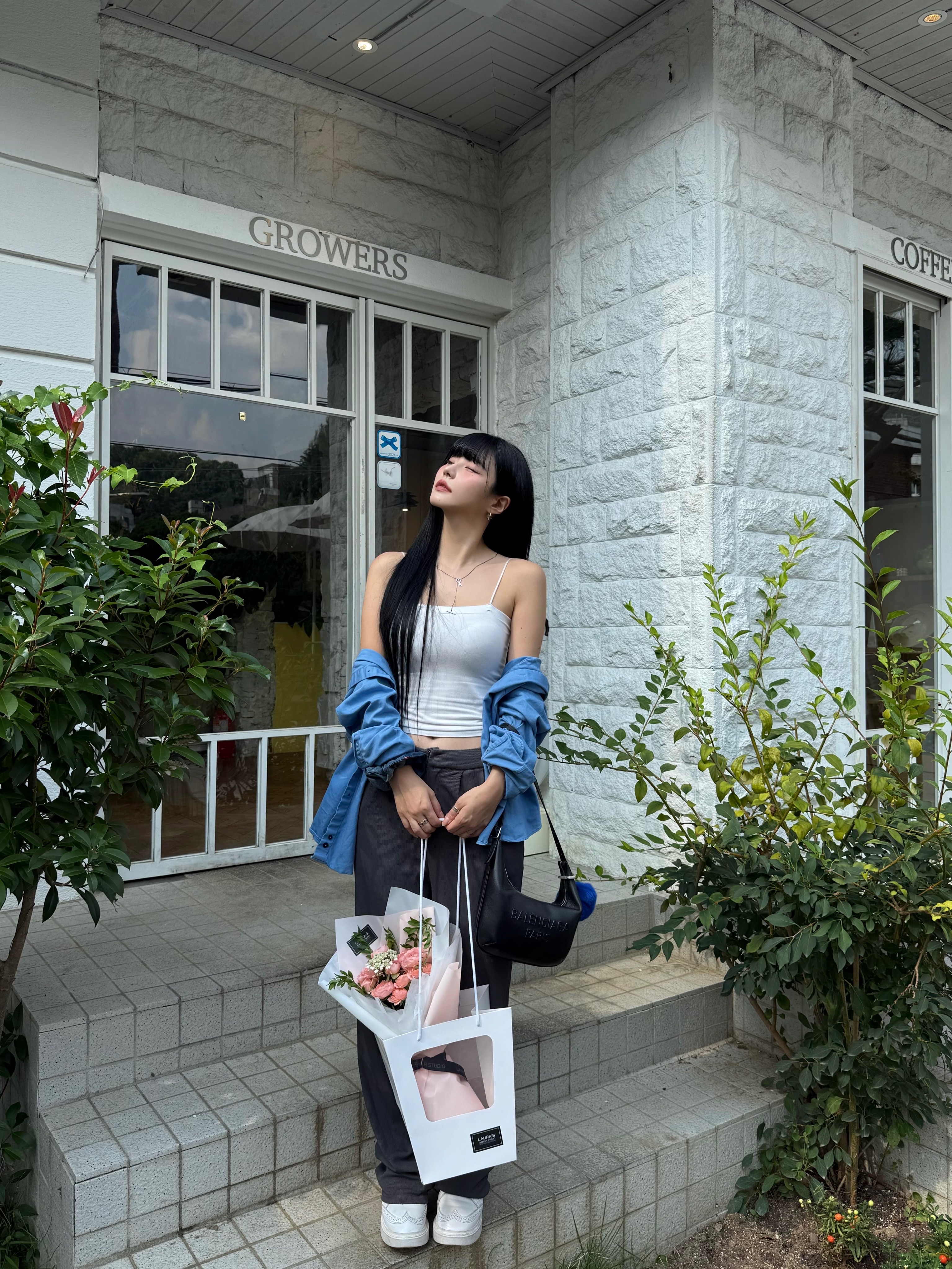 (W) AMI de Coeur Oxford Shirt Sky Blue, Nike x Peaceminusone Kwondo1 White 착용 스타일