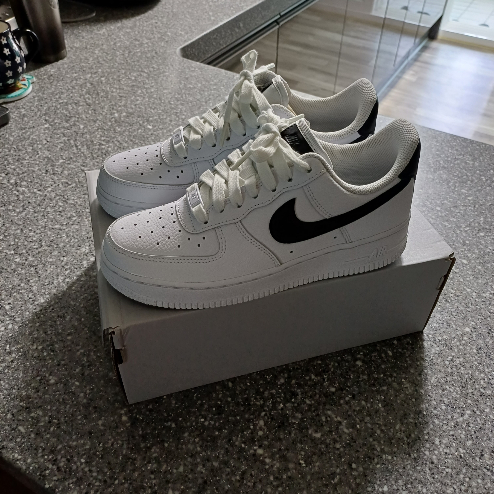 (W) Nike Air Force 1 '07 Low White Black 착용 스타일