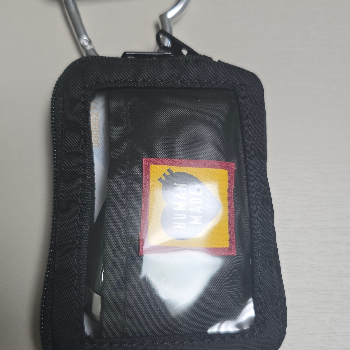 Human Made Heart Carabiner Silver, Human Made Military Card Case Black 착용 스타일 - 1