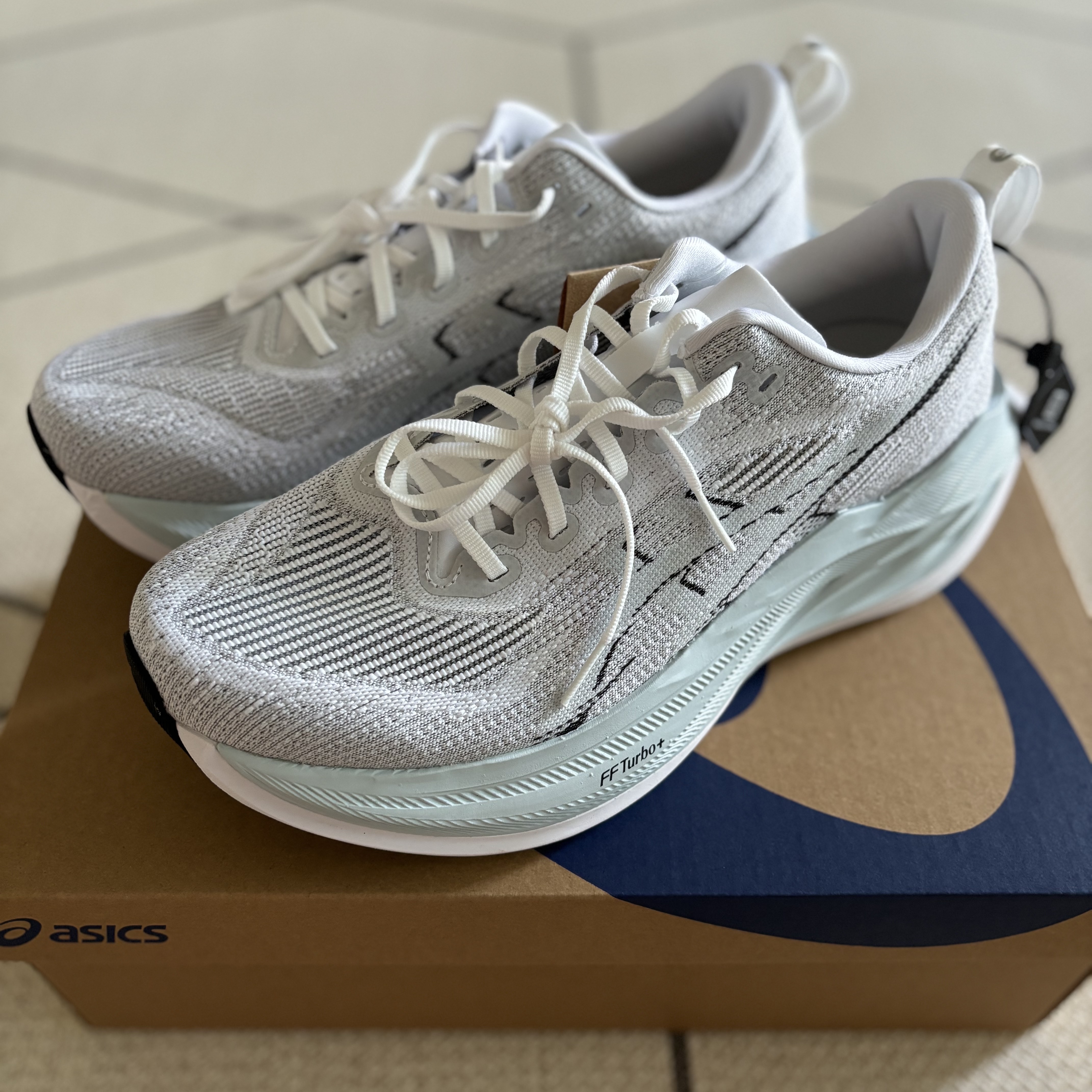 Asics Superblast 2 White Cool Grey 착용 스타일
