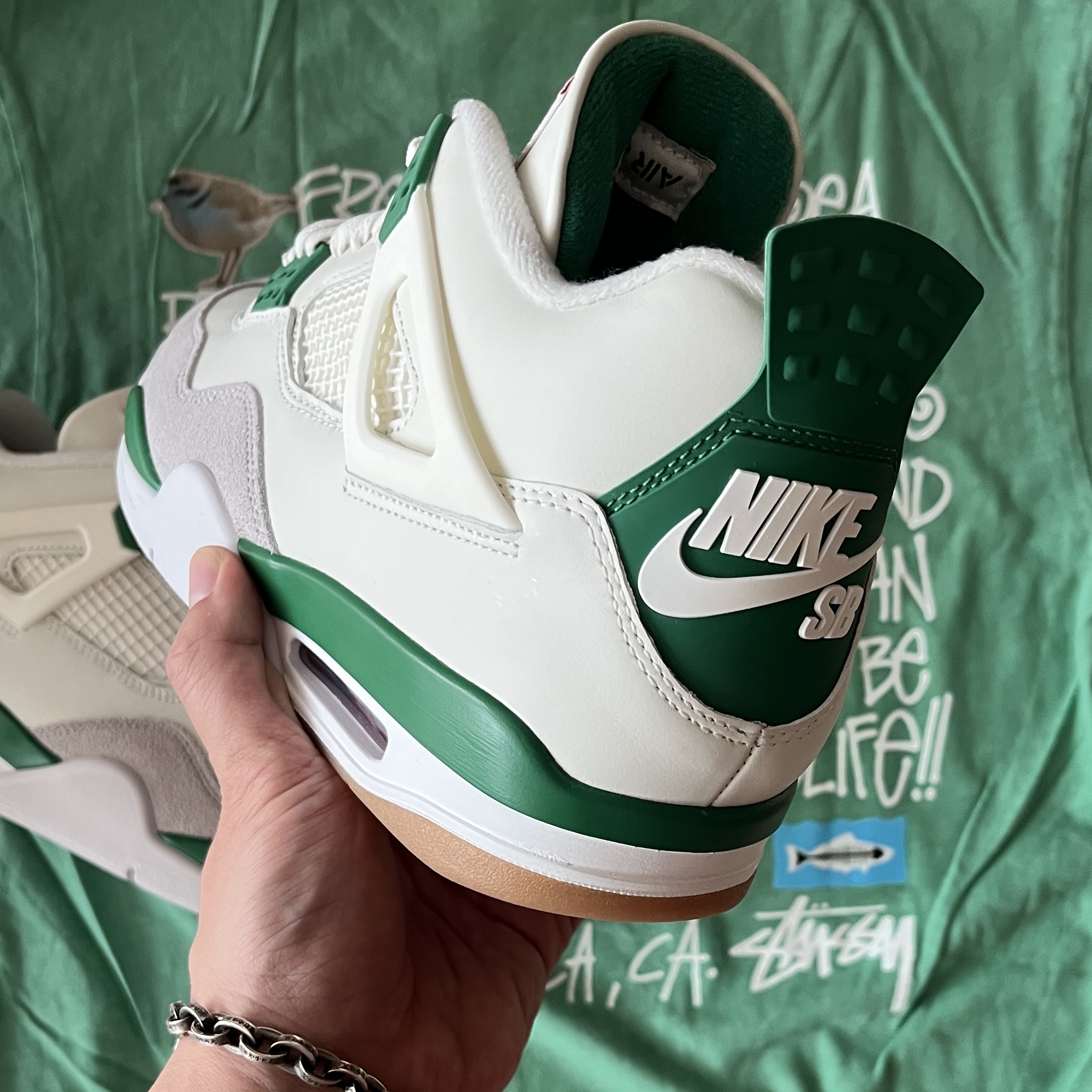 Jordan 4 x Nike SB Retro SP Pine Green, Stussy x Heal The Bay Summit To Sea Pigment Dyed T-Shirt Seafoam 착용 스타일 - 3