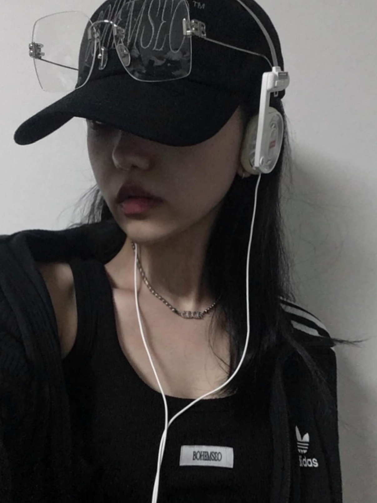 Supreme x Koss Portapro Headphones White - 23FW, (W) Bohemian Seoul Basic Sleeveless Crop Top Black 착용 스타일 - 2