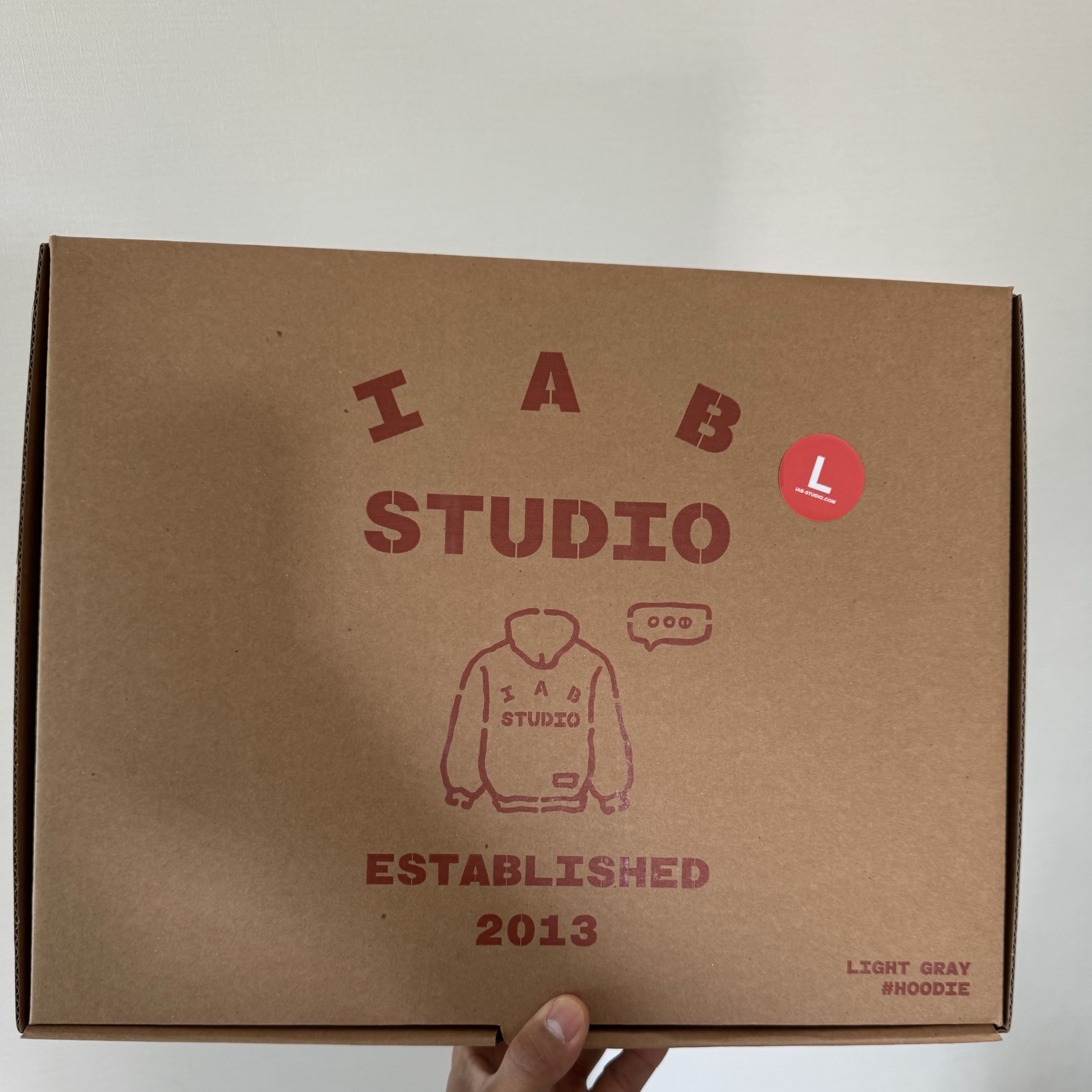 IAB Studio Hoodie Light Gray 착용 스타일