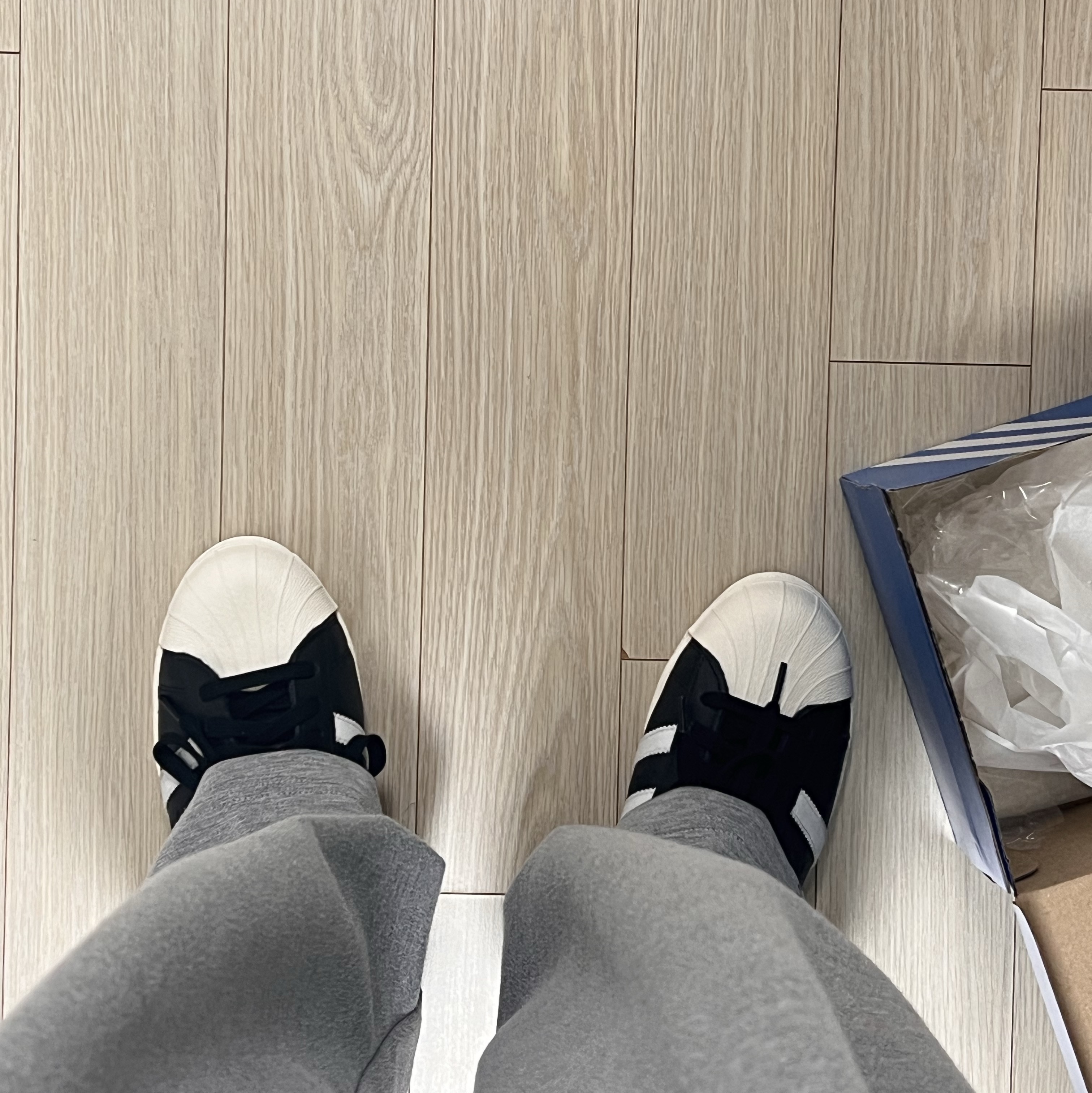 Adidas Superstar 82 FI Core Black 착용 스타일