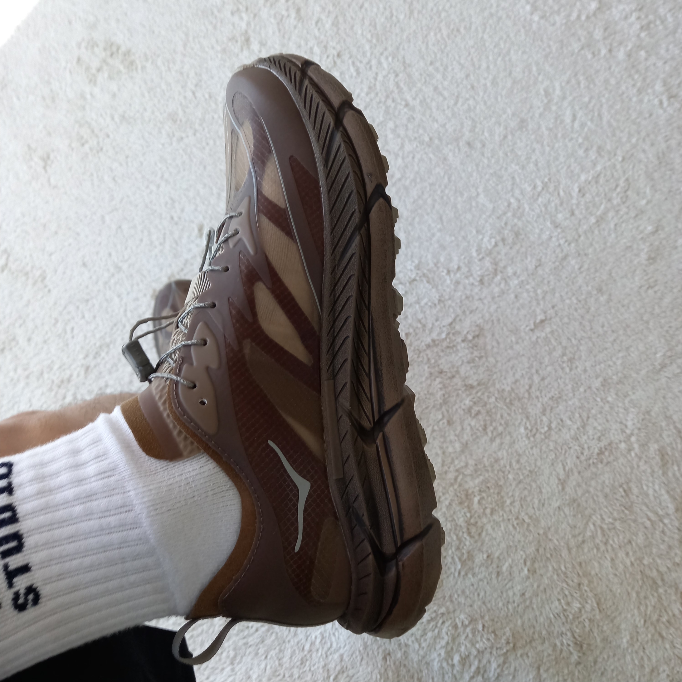 Hoka x Satisfy Mafate Speed 4 Lite Rubber 착용 스타일 - 4
