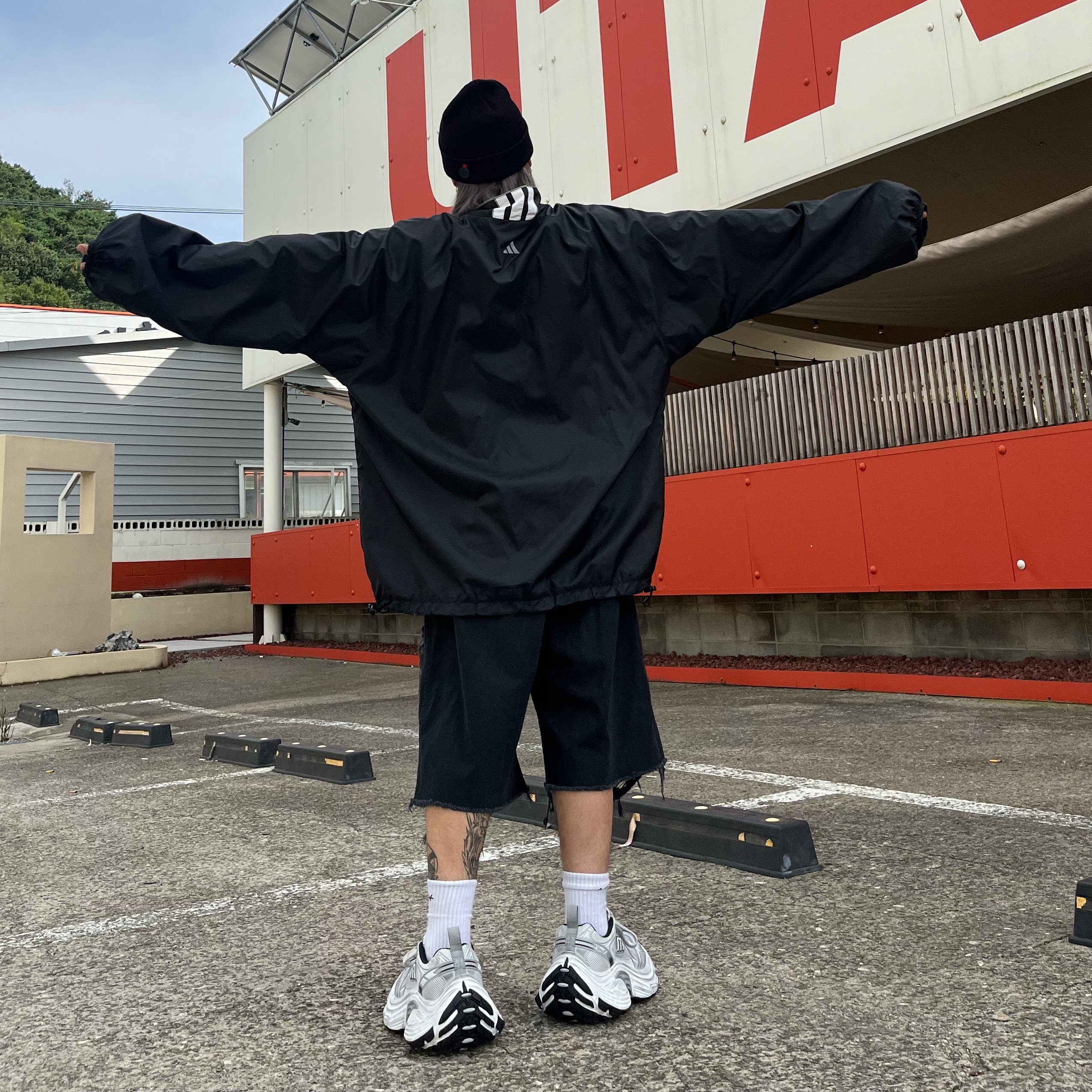 Balenciaga 10XL Sneakers White Grey Silver Black 착용 스타일 - 6