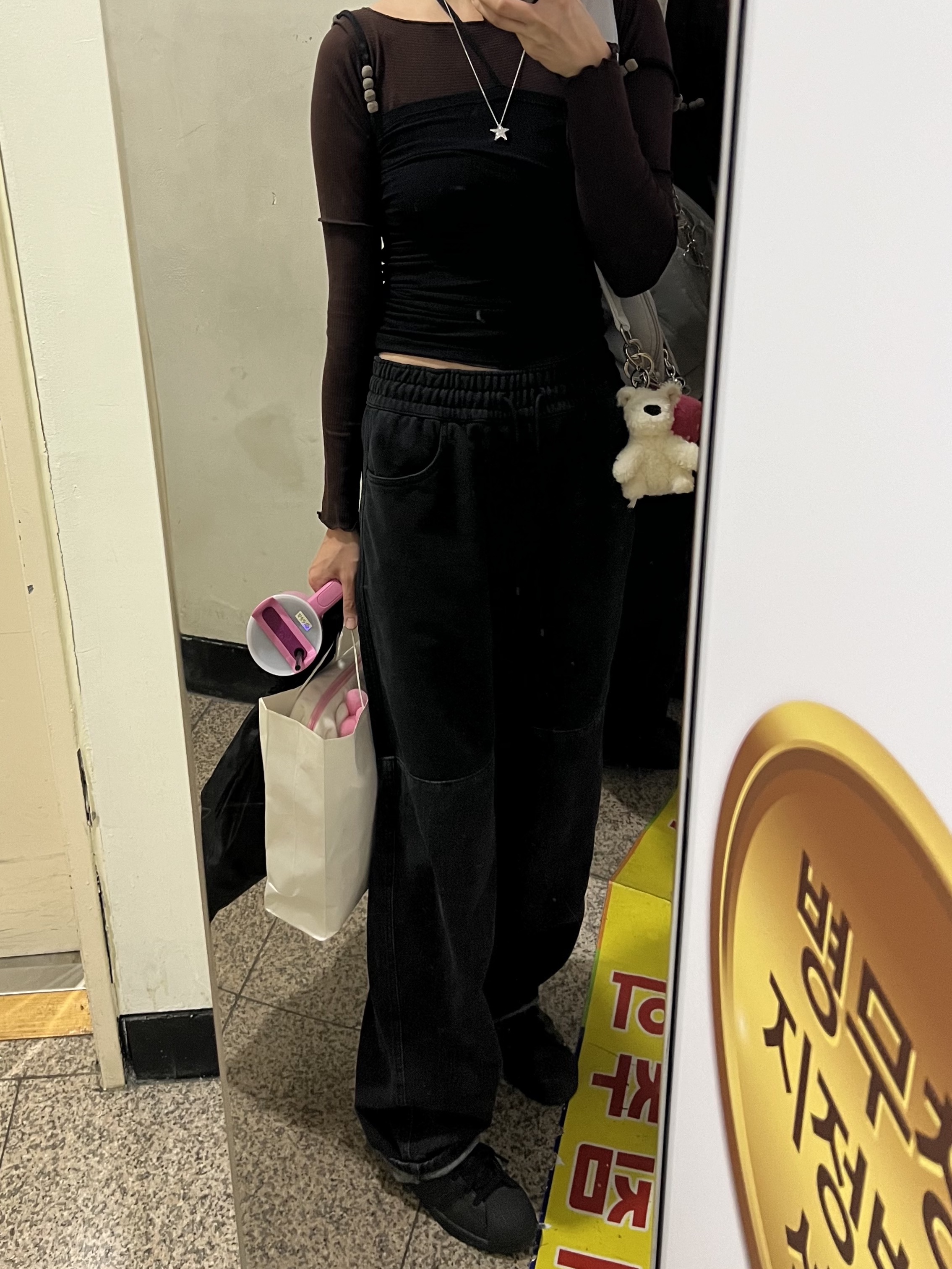 Adidas Superstar Triple Black, Amomento Drawstring Denim Pants Black 착용 스타일 - 2