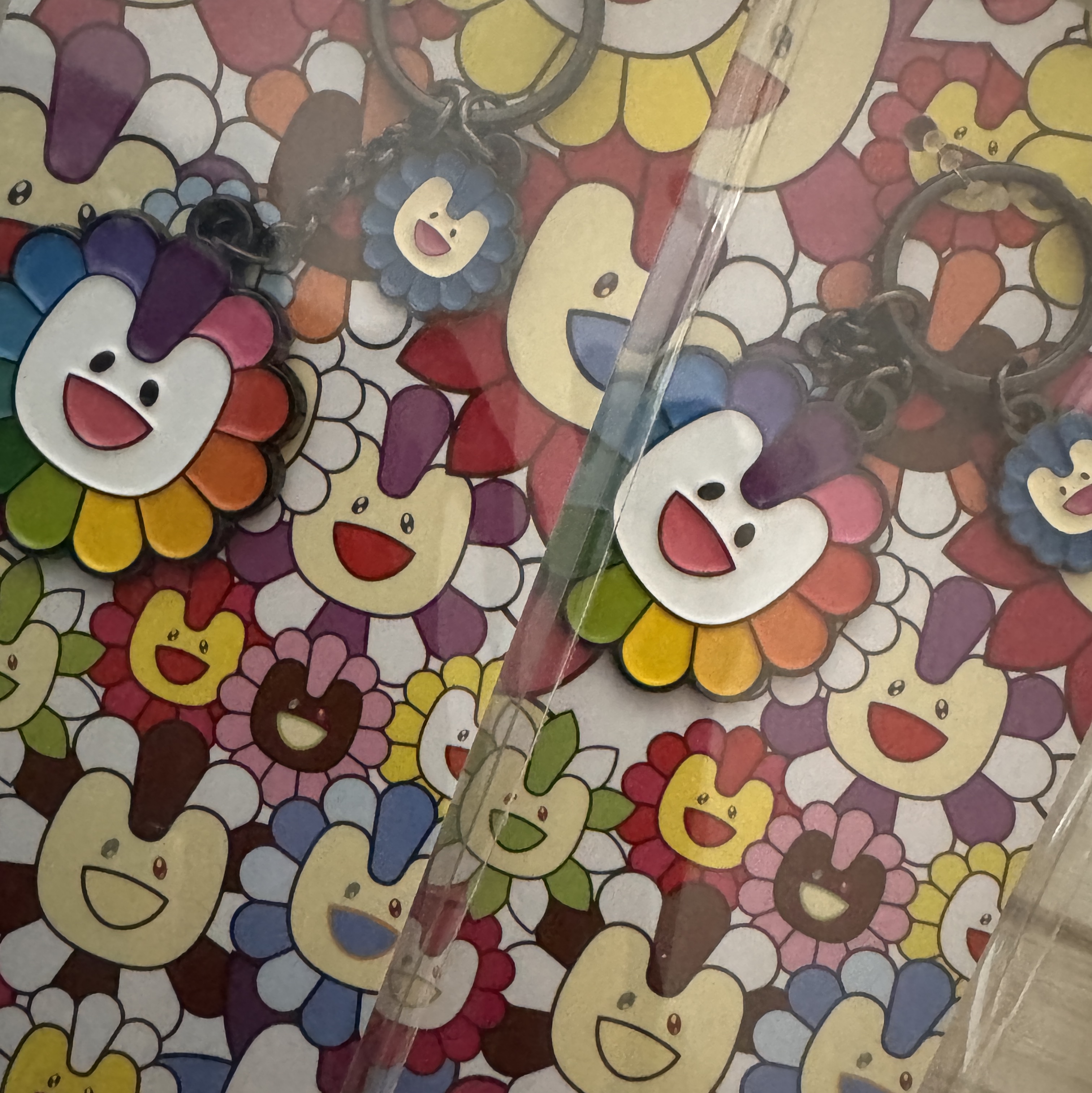 NewJeans x Murakami Metal Keyring Flower 착용 스타일