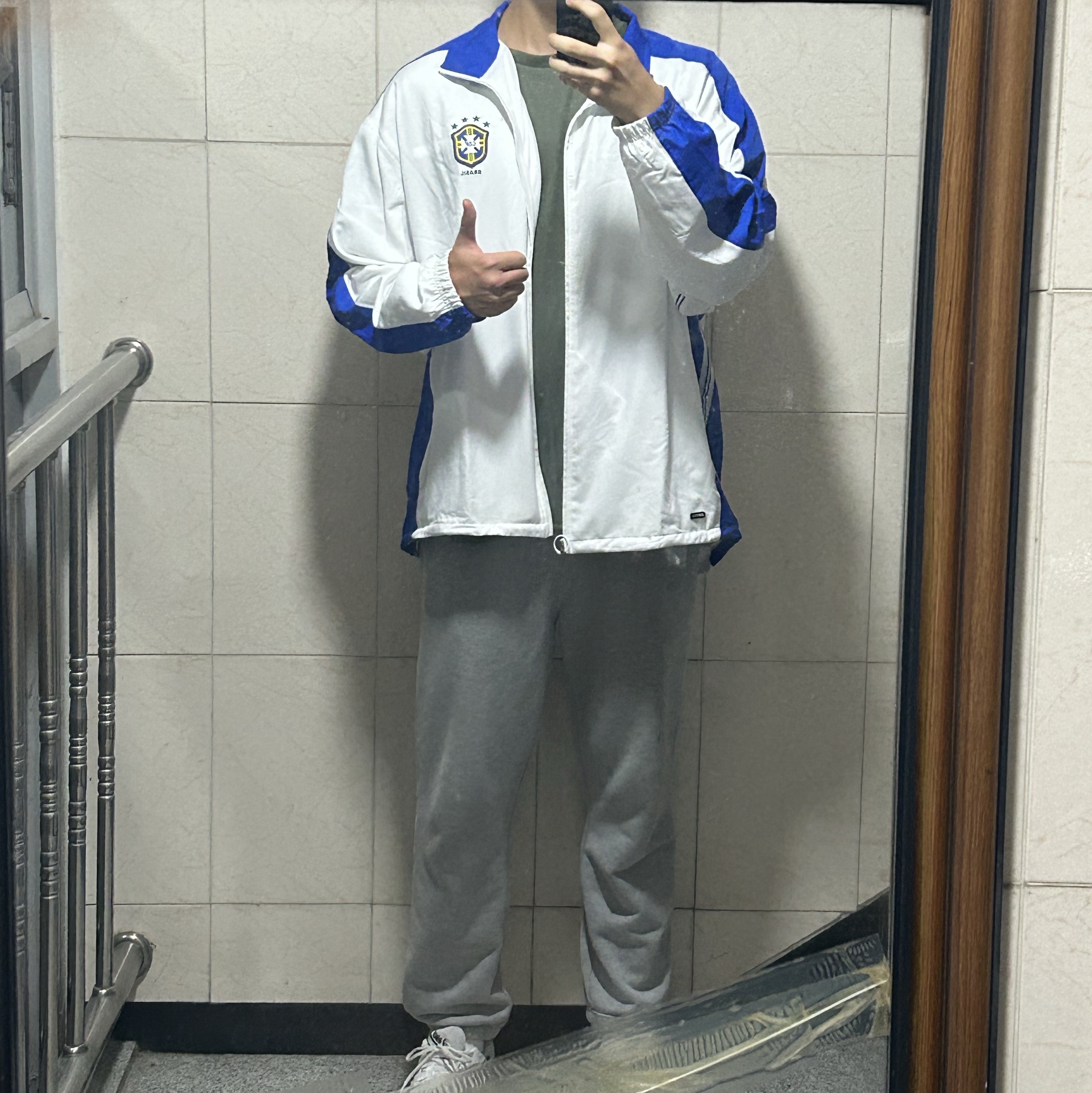 Nike Brazil 1998 Reissue Soccer Replica Track Jacket White (FZ6681-100) 착용 스타일