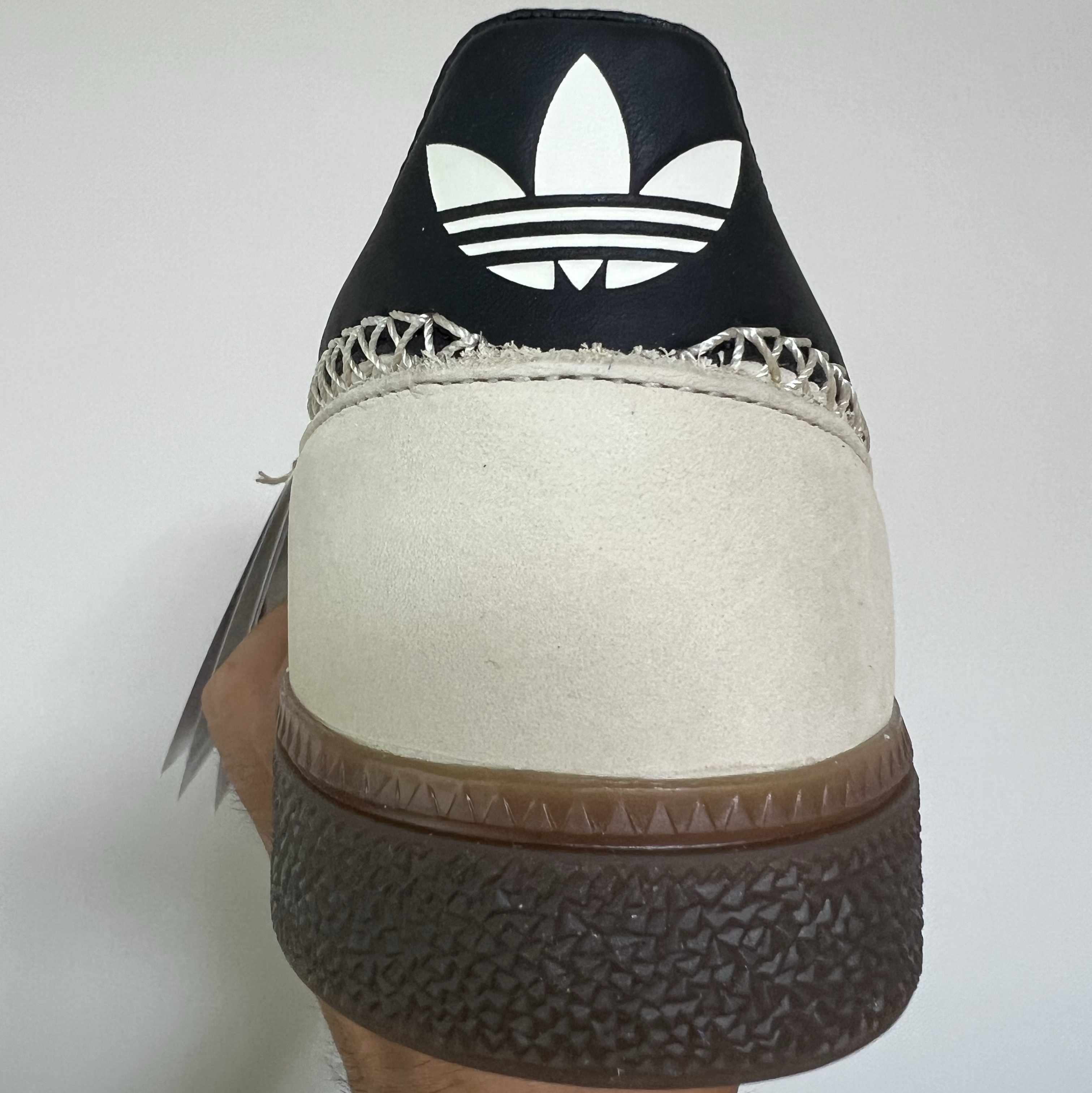 (W) Adidas Spezial Handball Wonder White Core Black 착용 스타일 - 3