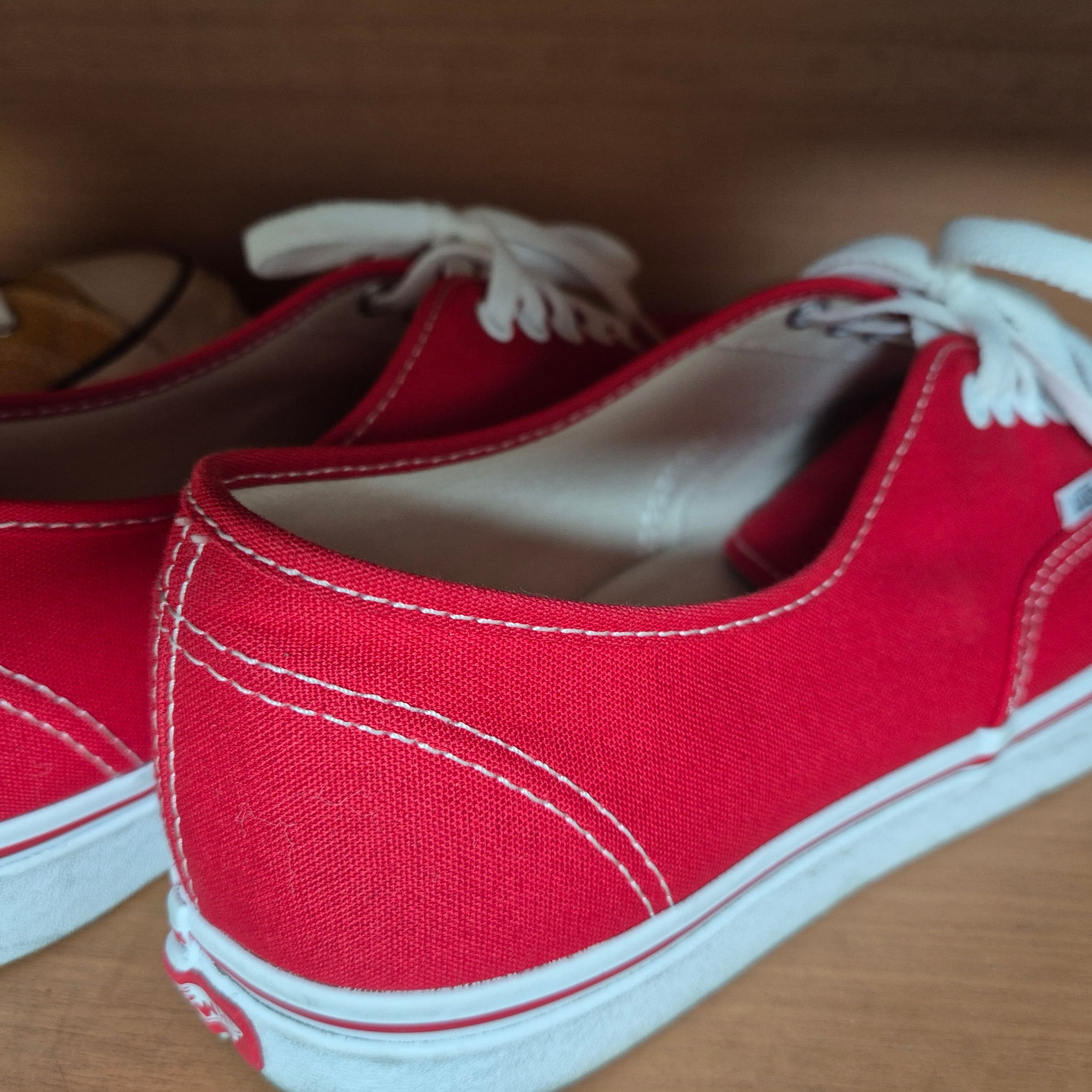 Vans Authentic Red 착용 스타일