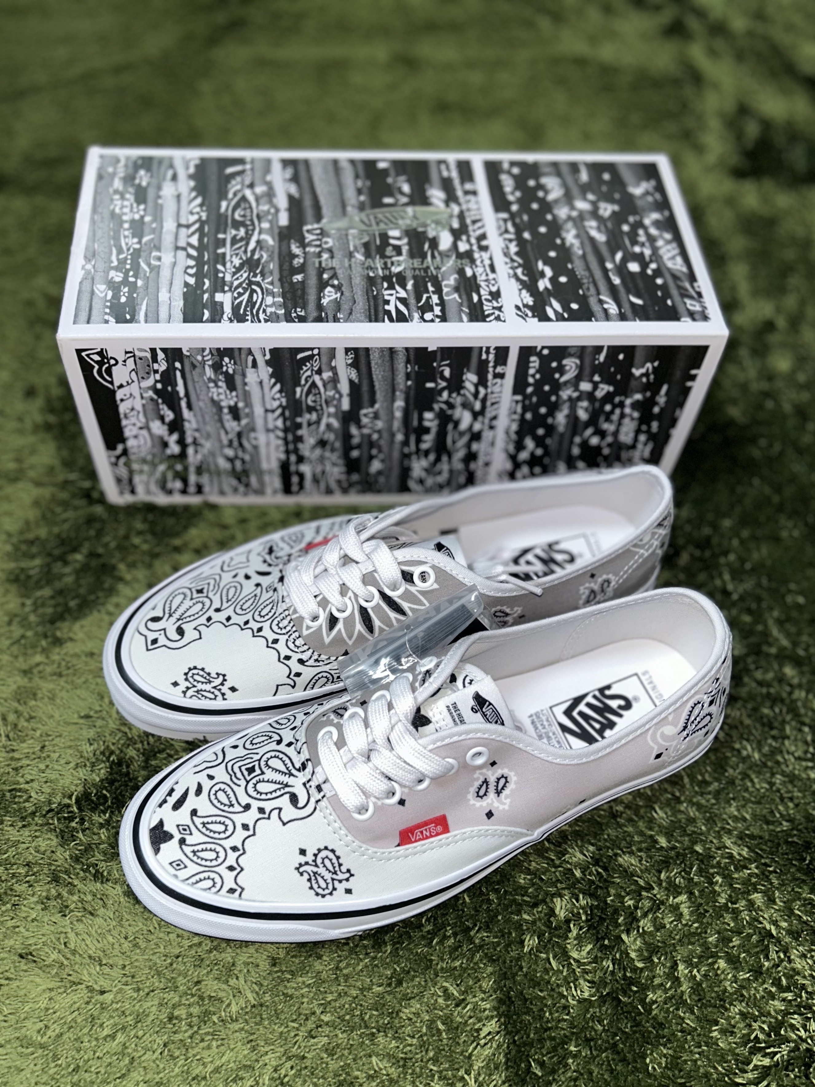 Vans Vault x Bedwin & The Heartbreakers OG Authentic LX Bandana Light Gray True White 착용 스타일 - 1