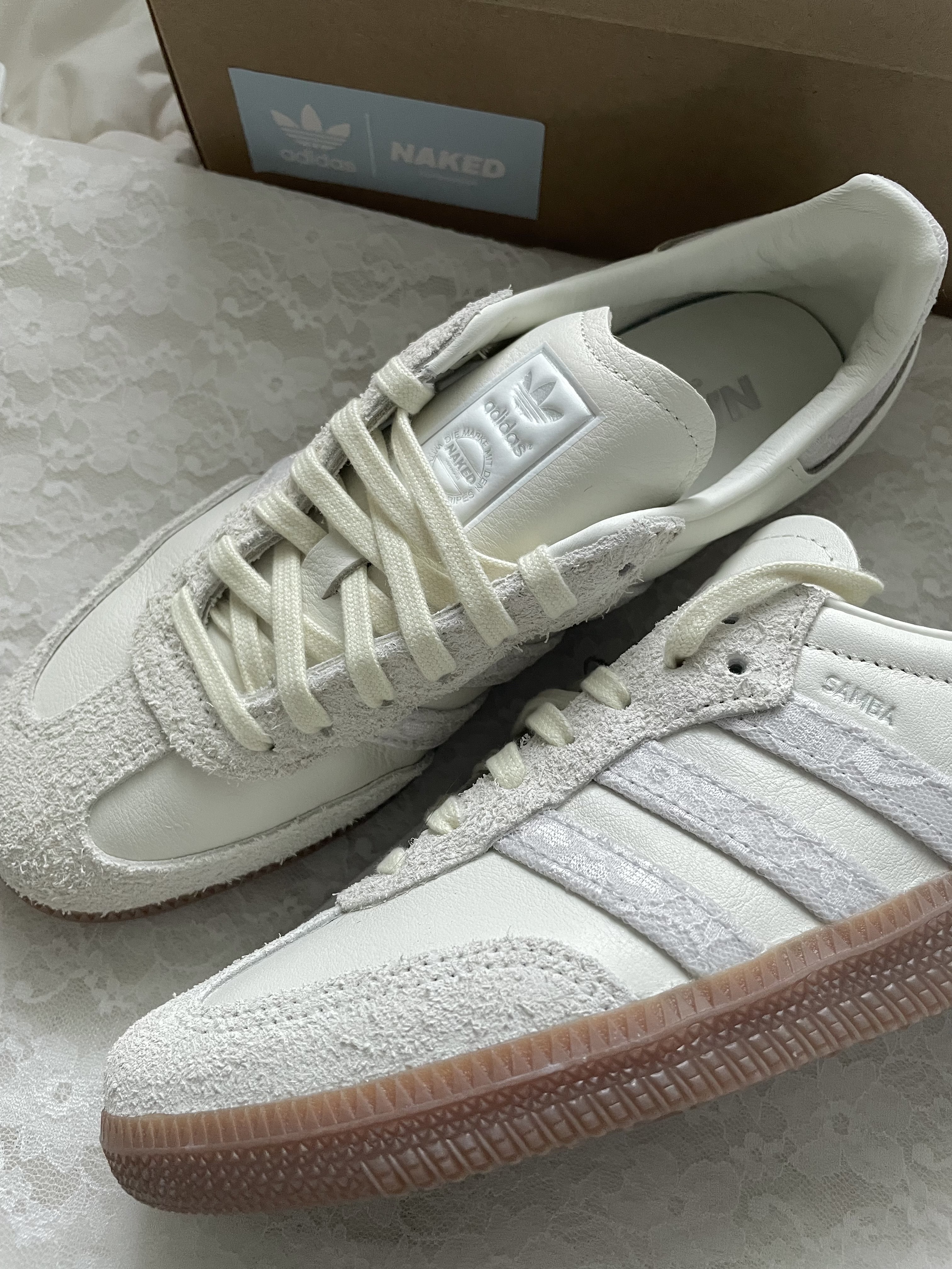 Adidas x Naked Samba OG White Off White 착용 스타일 - 1