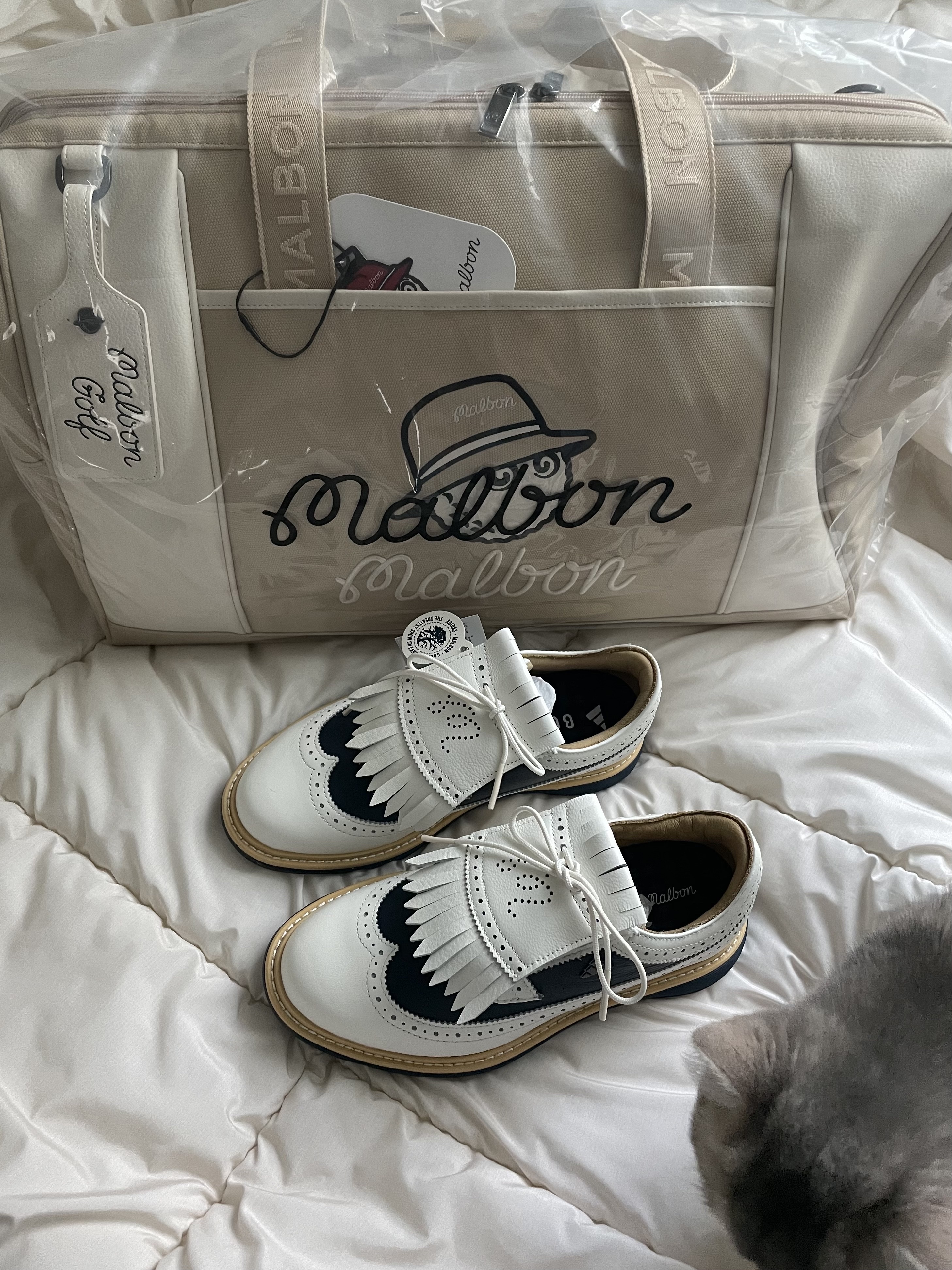 Adidas x Malbon Golf MC87 Spikeless Off White Collegiate Navy 착용 스타일 - 1