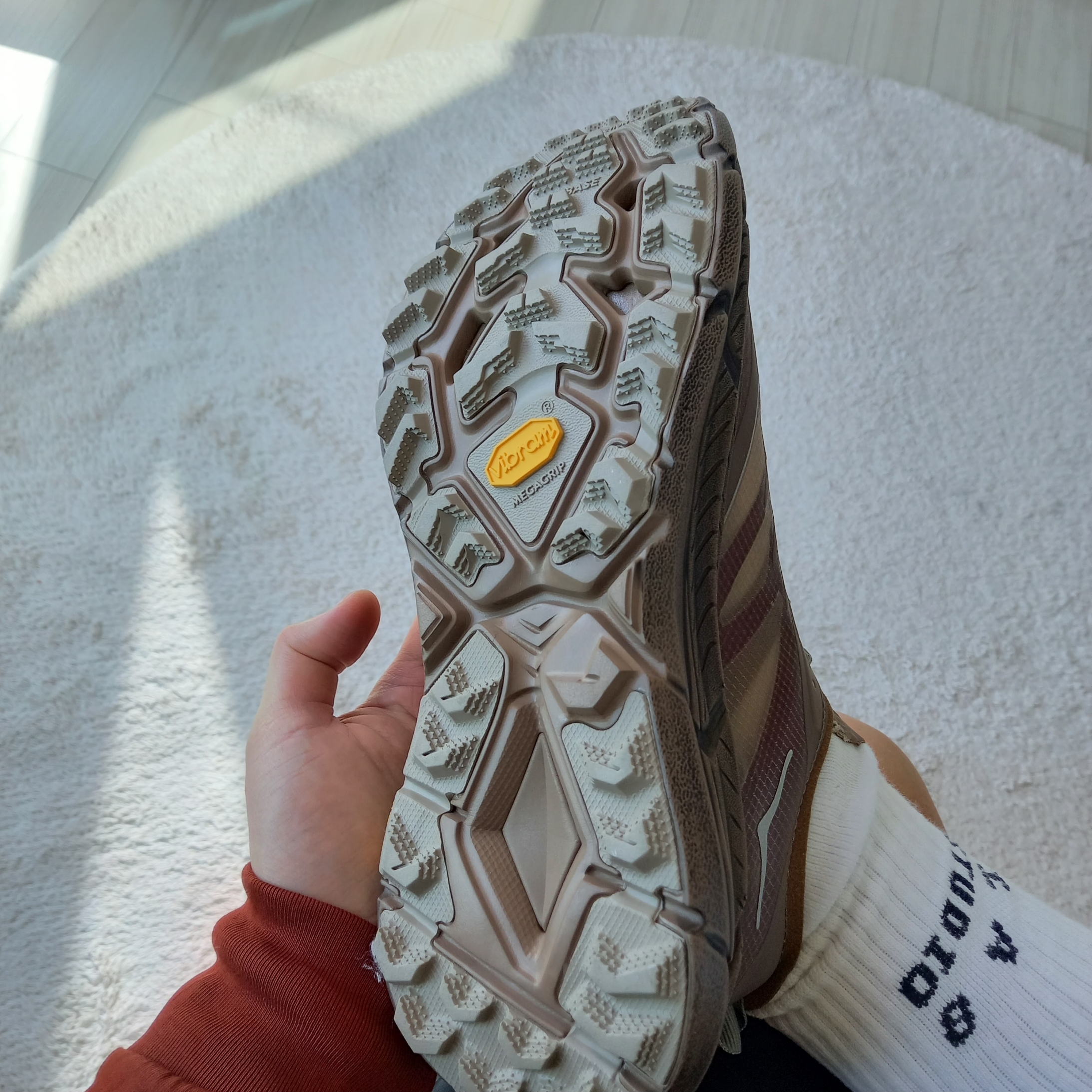 Hoka x Satisfy Mafate Speed 4 Lite Rubber 착용 스타일 - 5