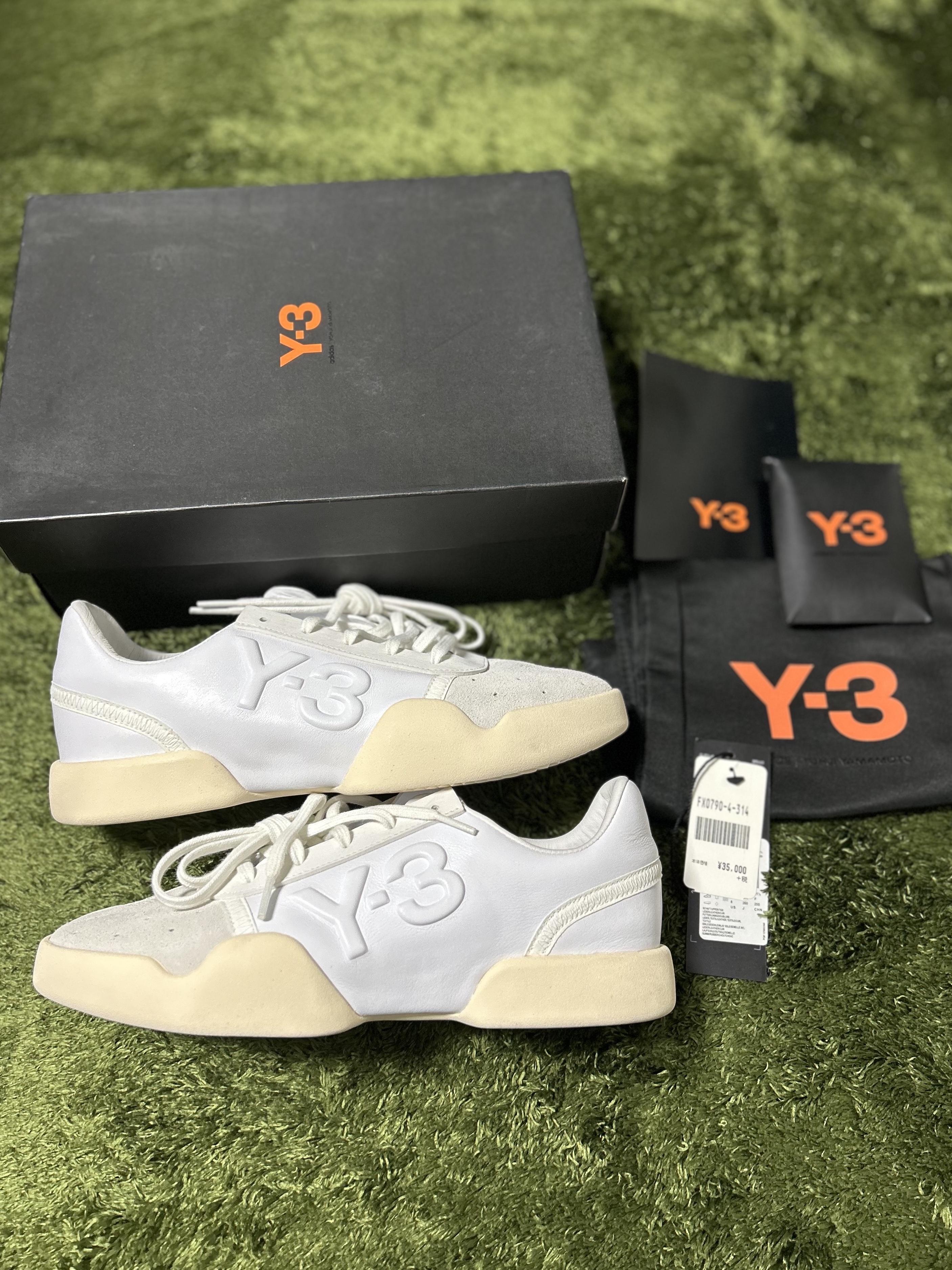 Y-3 Yunu White Ecru Tint 착용 스타일 - 1
