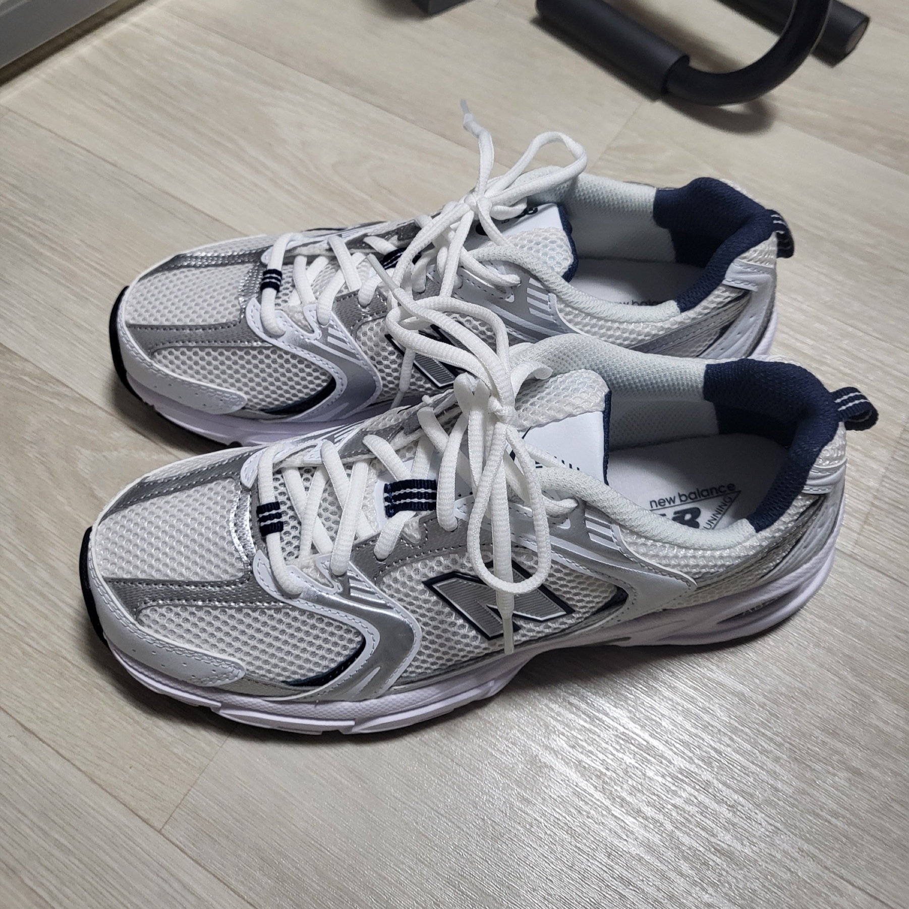 New Balance 530 White 착용 스타일