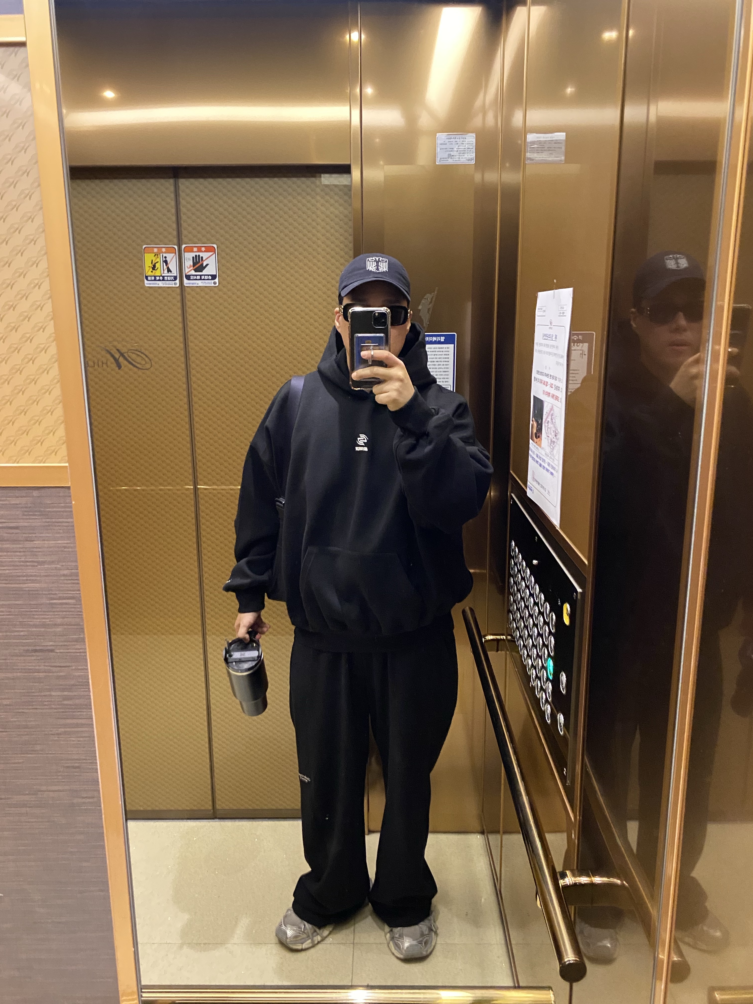 Undermycar Mu.12 Anti Fxxking Logo Play Oversized Bonded Hoodie Black, Balenciaga 3XL Sneakers Light Beige 착용 스타일