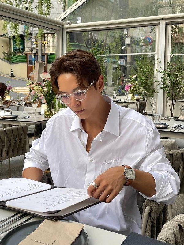 [30% 적립] Polo Ralph Lauren Classic Fit Garment Dyed Oxford Shirt White, [20% 적립] Polo Ralph Lauren Custom Fit Oxford Shirt White - 24FW 착용 스타일 - 3