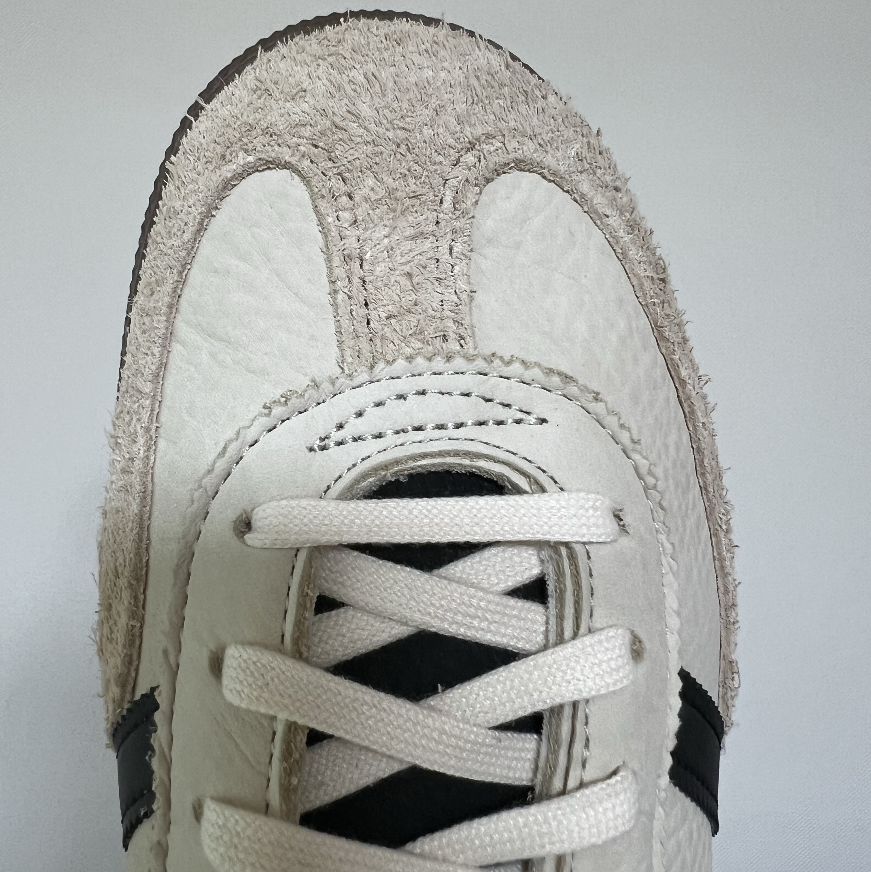 (W) Adidas Spezial Handball Wonder White Core Black 착용 스타일 - 4