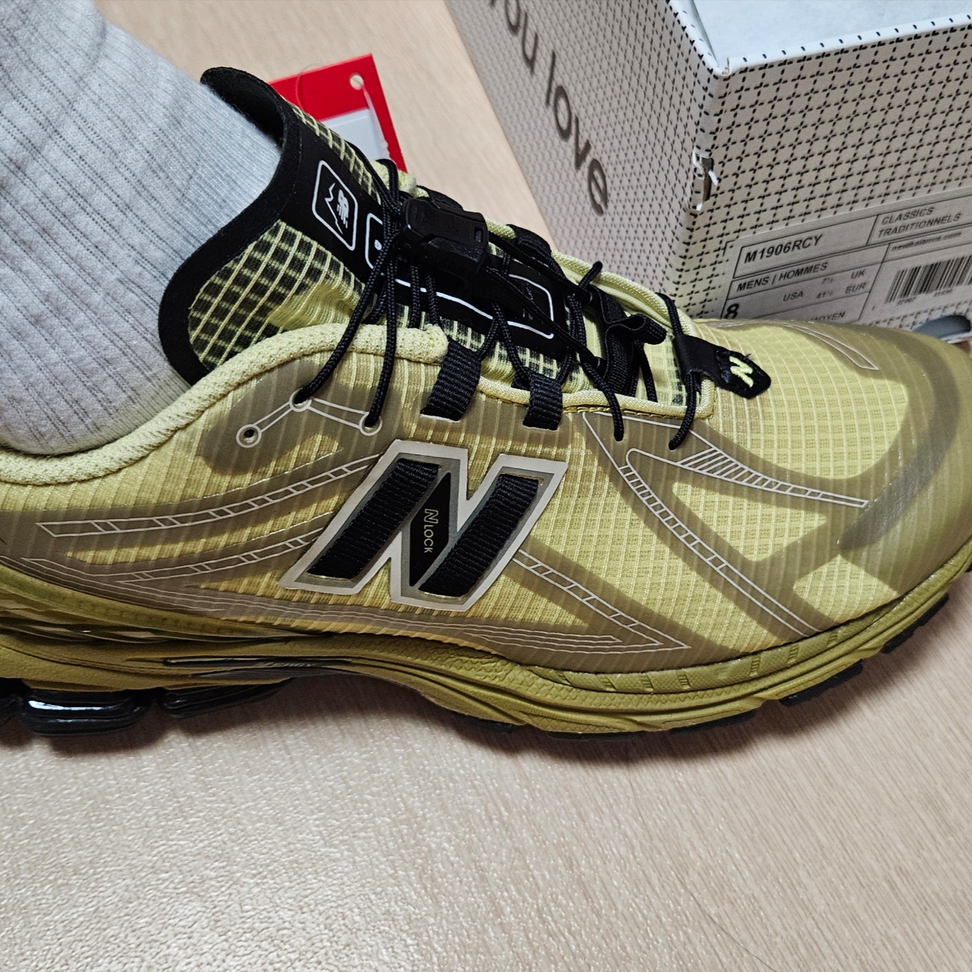 New Balance x Cayl 1906R Yellow 착용 스타일 - 1