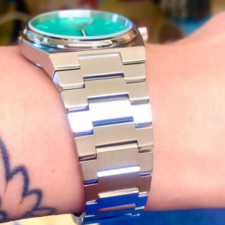 Tissot PRX 35mm Quartz Steel Light Green 착용 스타일 - 3