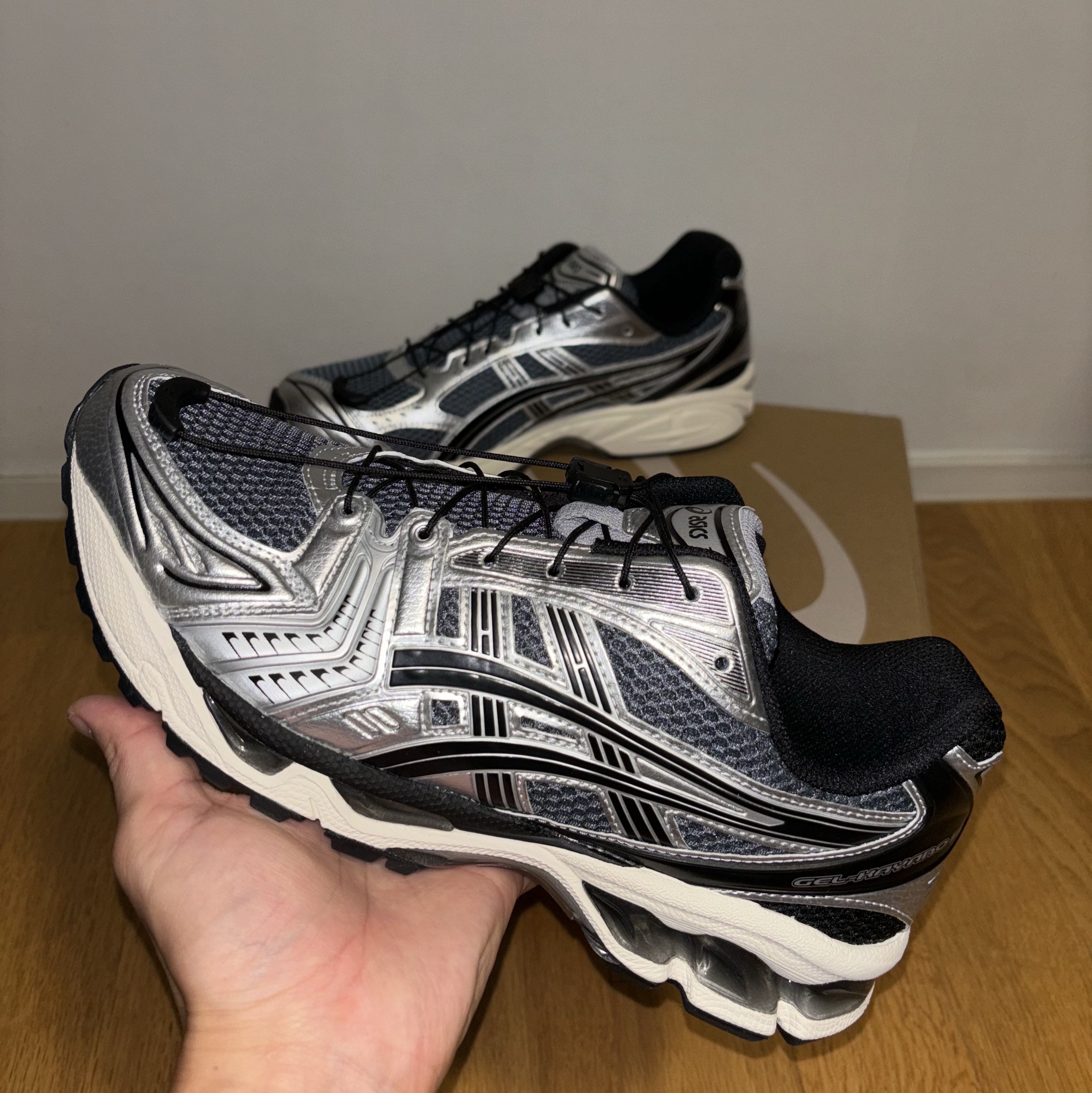 Asics Unlimited Gel-Kayano 14 Carrier Grey Black 착용 스타일