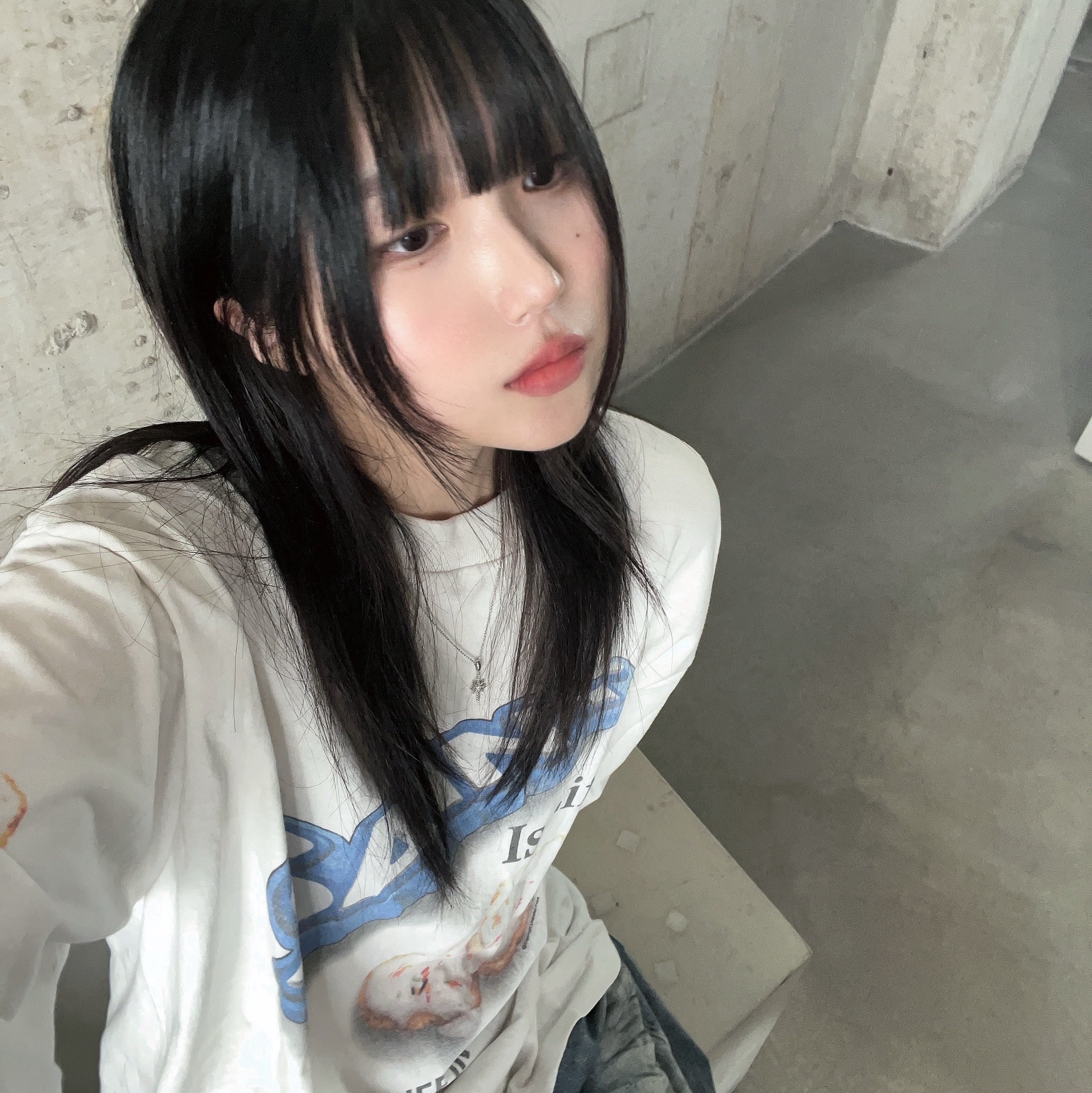 Saint Mxxxxxx x Shermer Academy Heart Cookie L/S T-Shirt White, [KREAM 단독 / 프리오더] KID MIILI x DAVID AVLN Glacier Diamond Pendant 착용 스타일 - 3