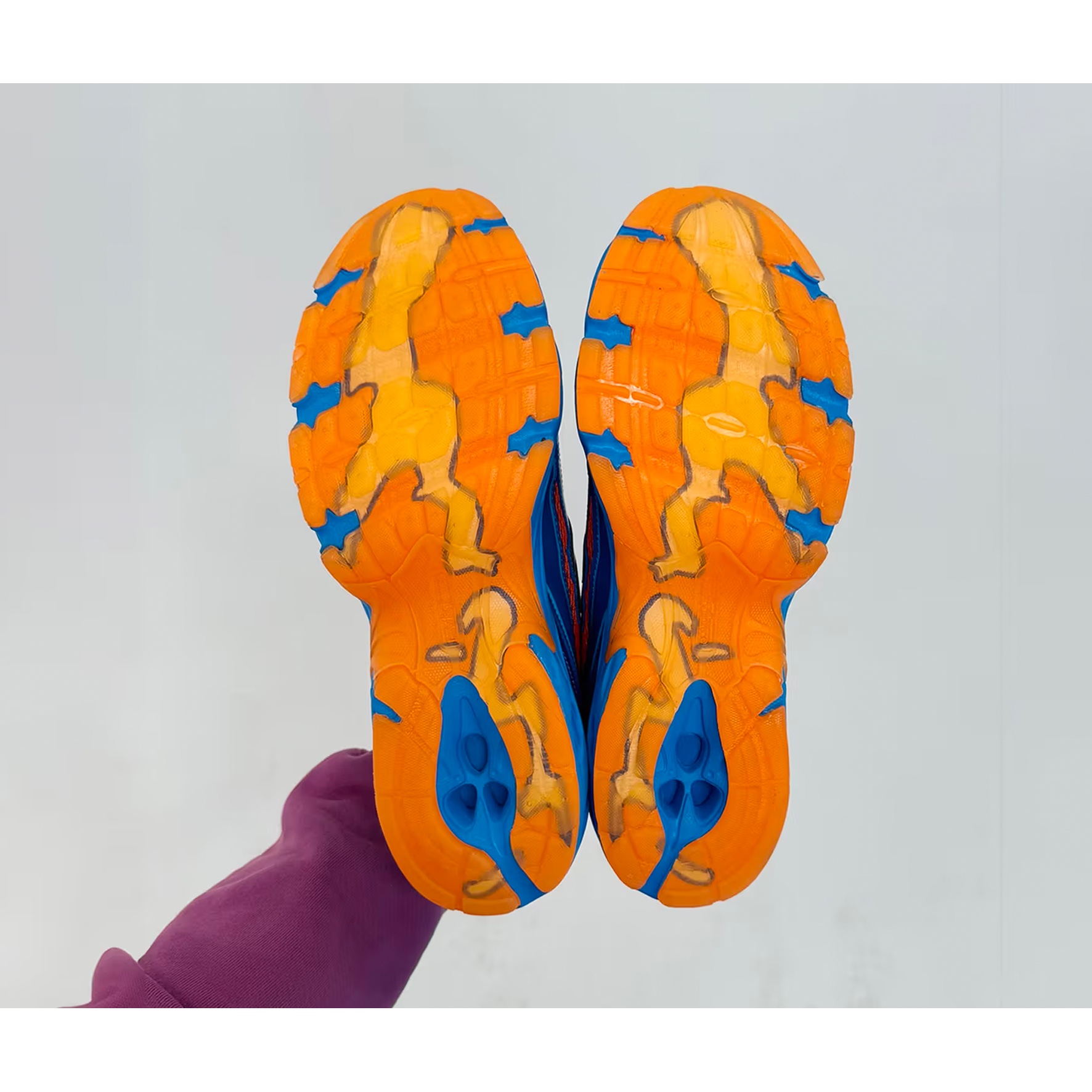 New Balance x Amine 740v2 Snorkel Blue Persimmon Orange 착용 스타일 - 4