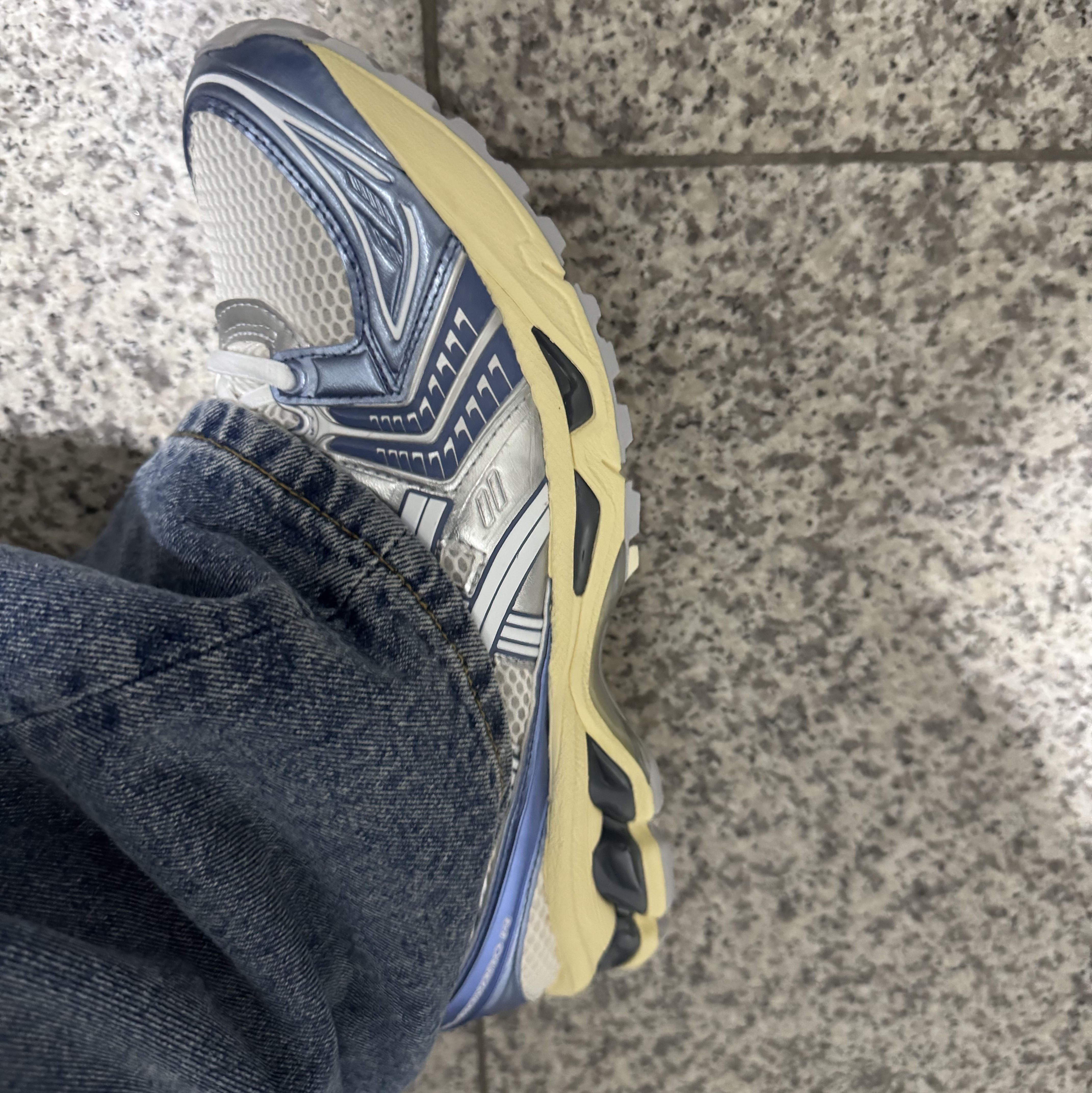 Asics Gel-Kayano 14 Metallic Blue 착용 스타일 - 2