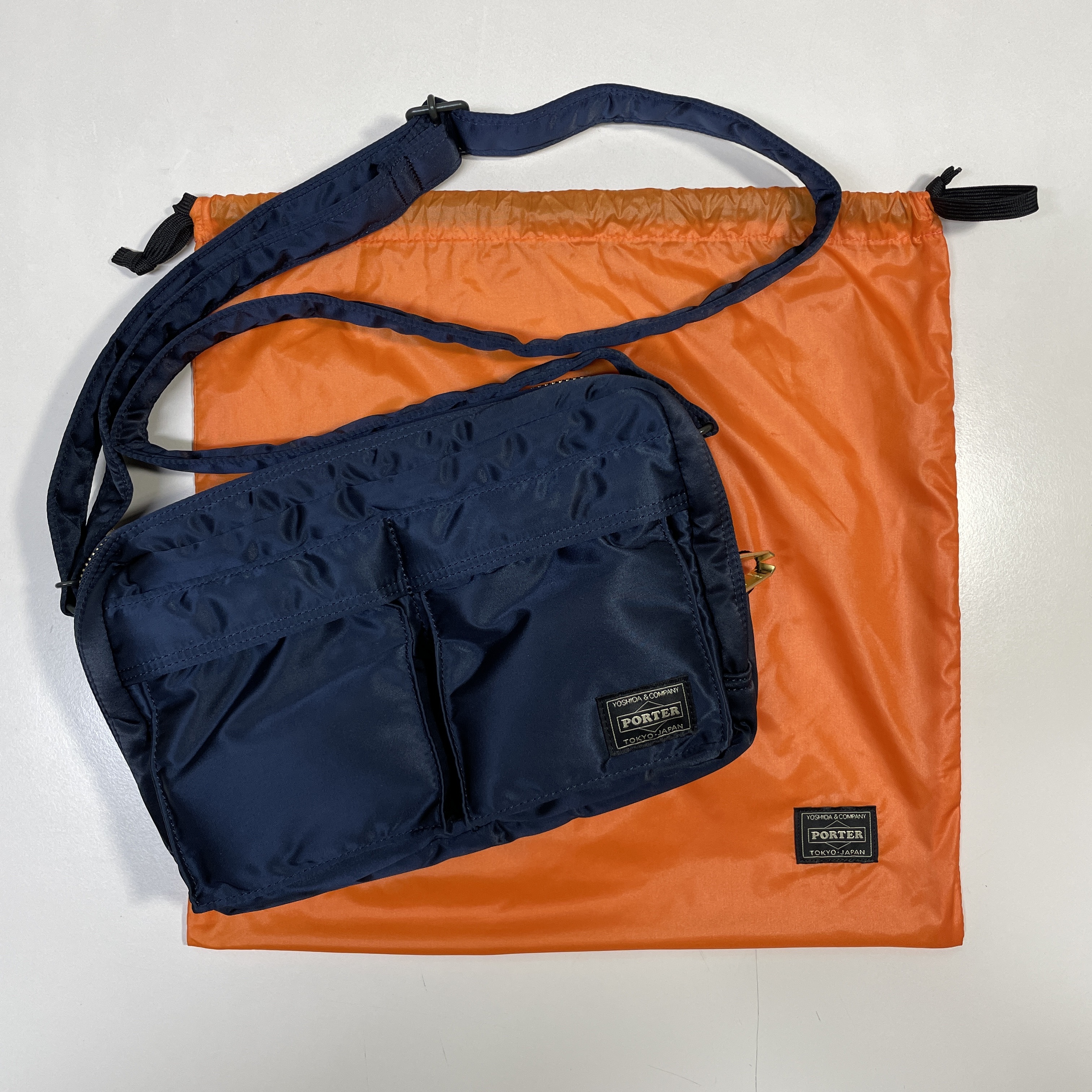 Porter All New Tanker Sling Bag Zip Iron Blue 착용 스타일