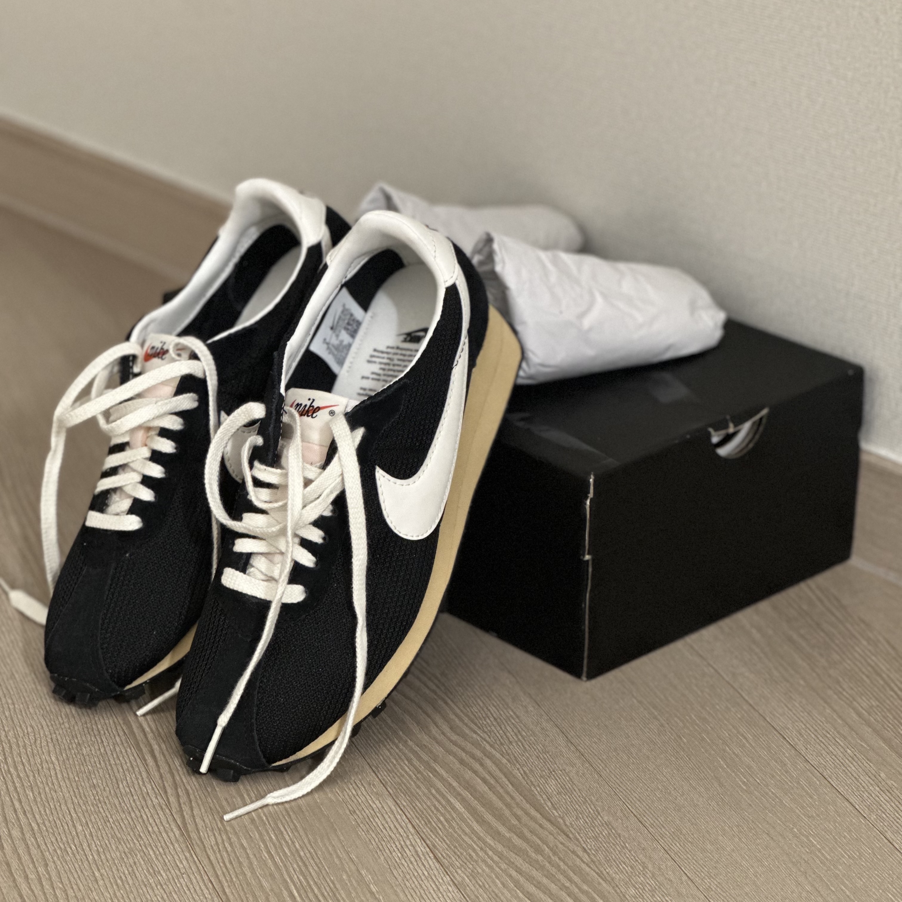Nike LD-1000 SP Black and Sail 착용 스타일