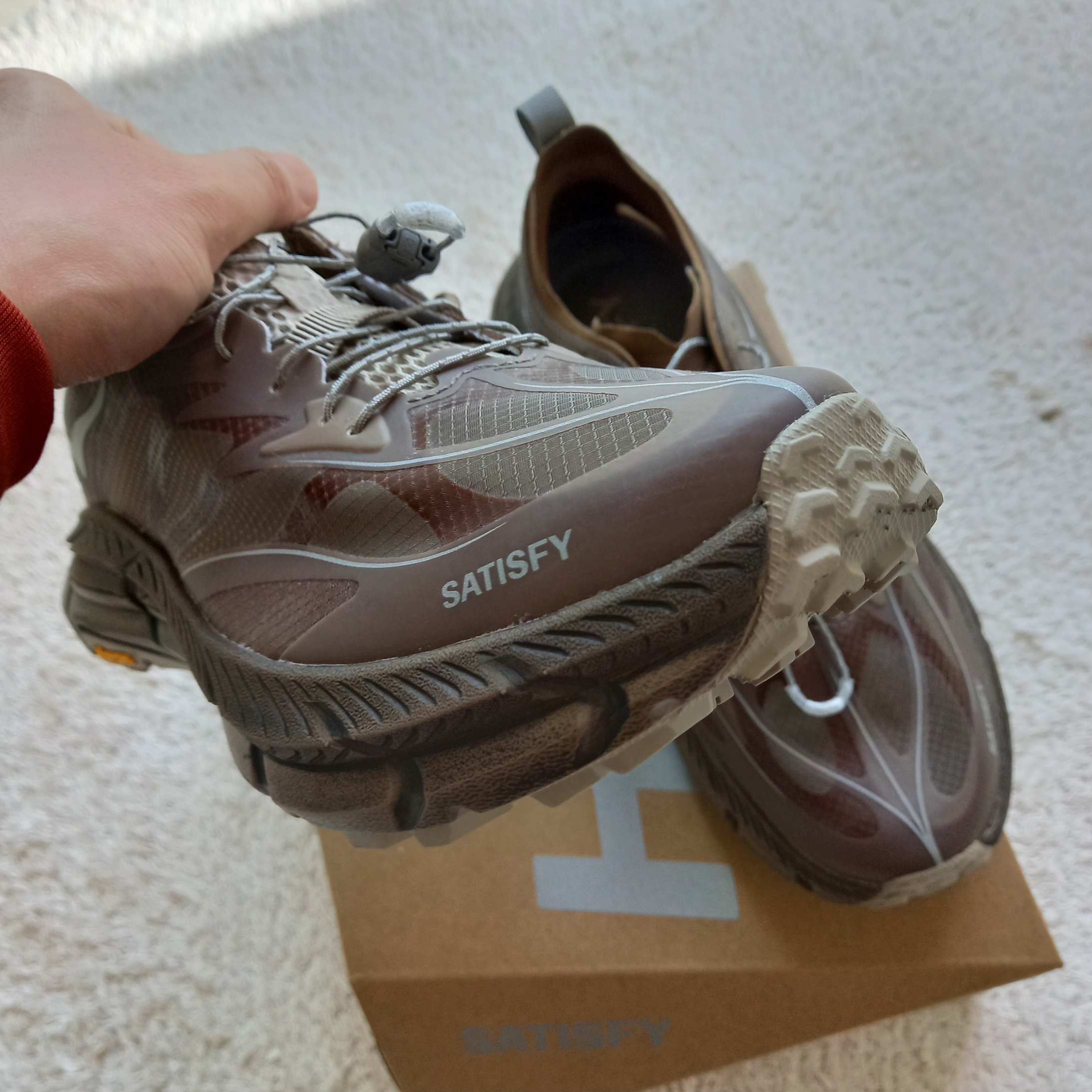 Hoka x Satisfy Mafate Speed 4 Lite Rubber 착용 스타일 - 7