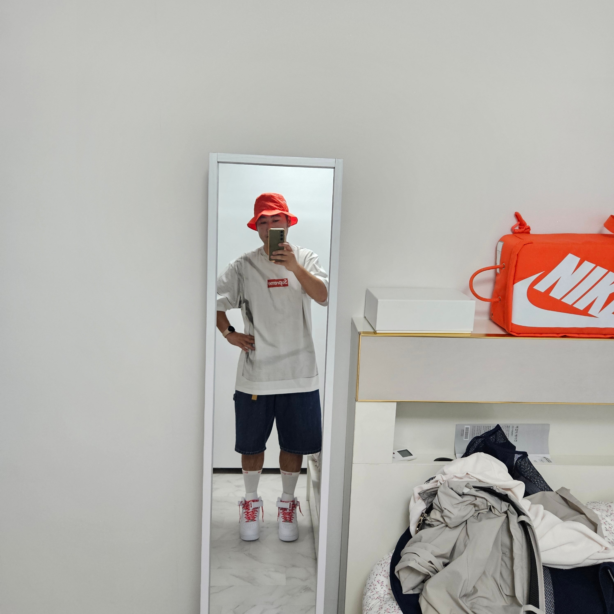 Nike x Supreme Air Force 1 Mid White, Supreme x MM6 Maison Margiela Box Logo T-Shirt White - 24SS 착용 스타일 - 1