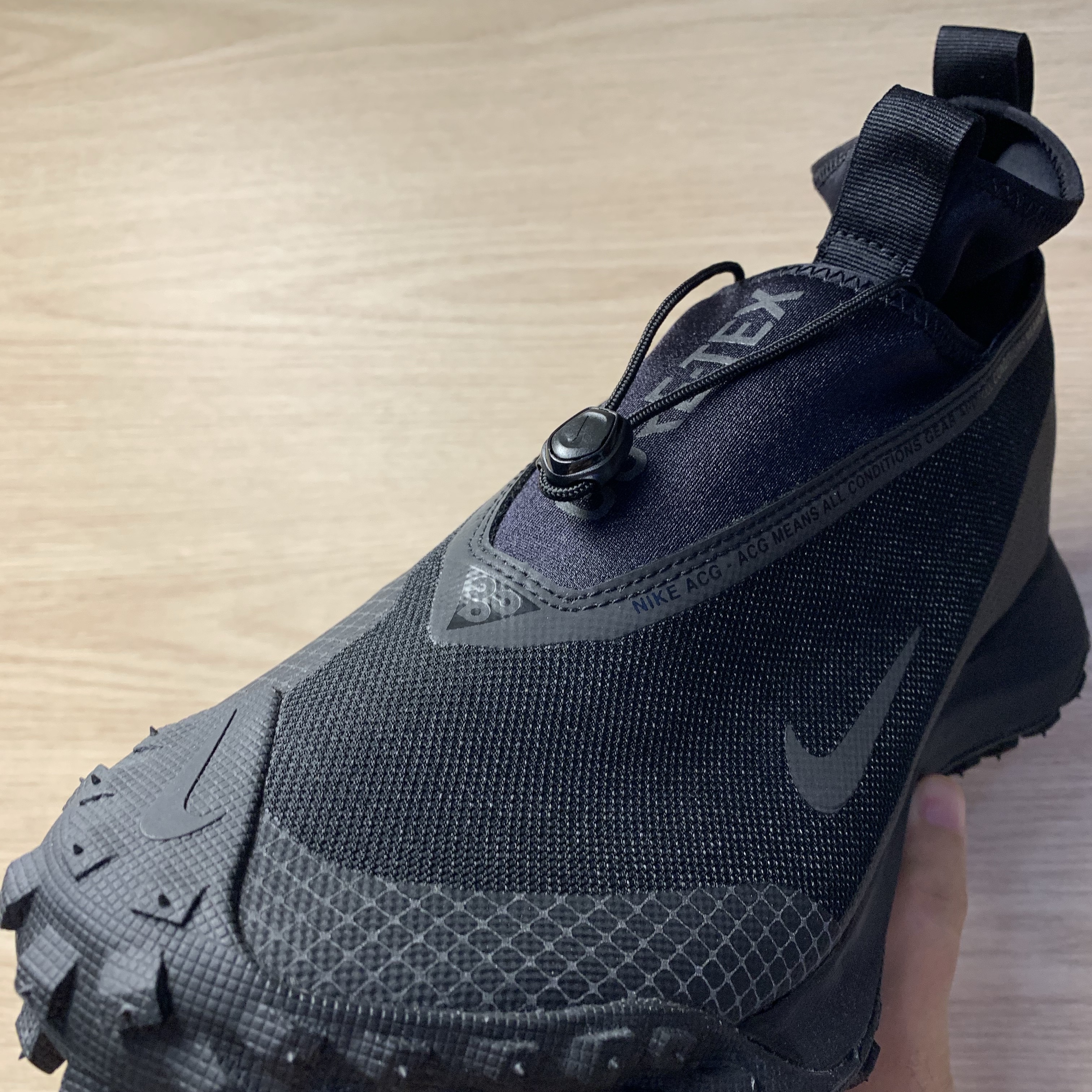 Nike ACG Mountain Fly Gore-Tex Black and Dark Grey 착용 스타일