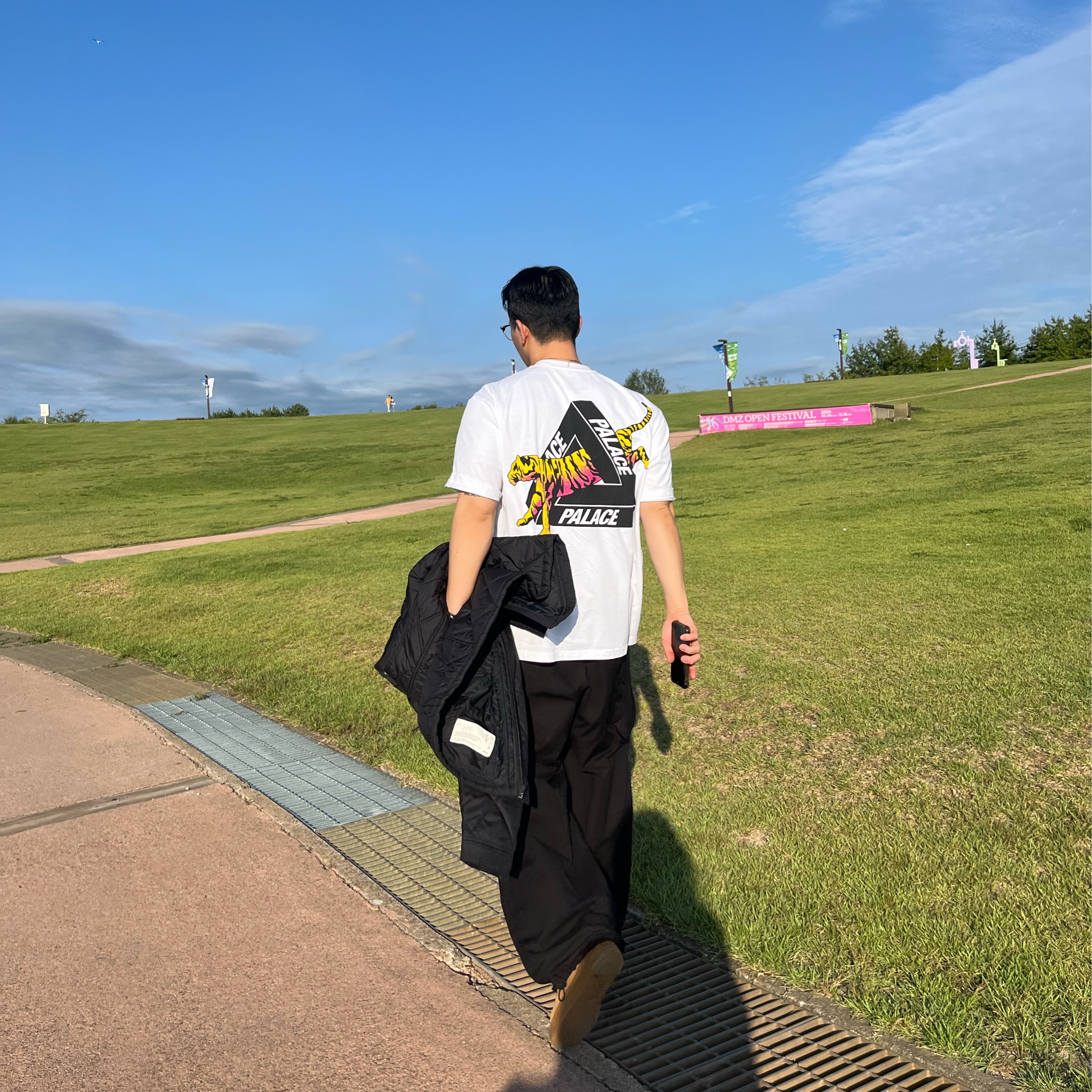 Palace Korea Tri-Ferg T-Shirt Black - 24SS, Nike Shox R4 Black and Metallic Silver 착용 스타일 - 2