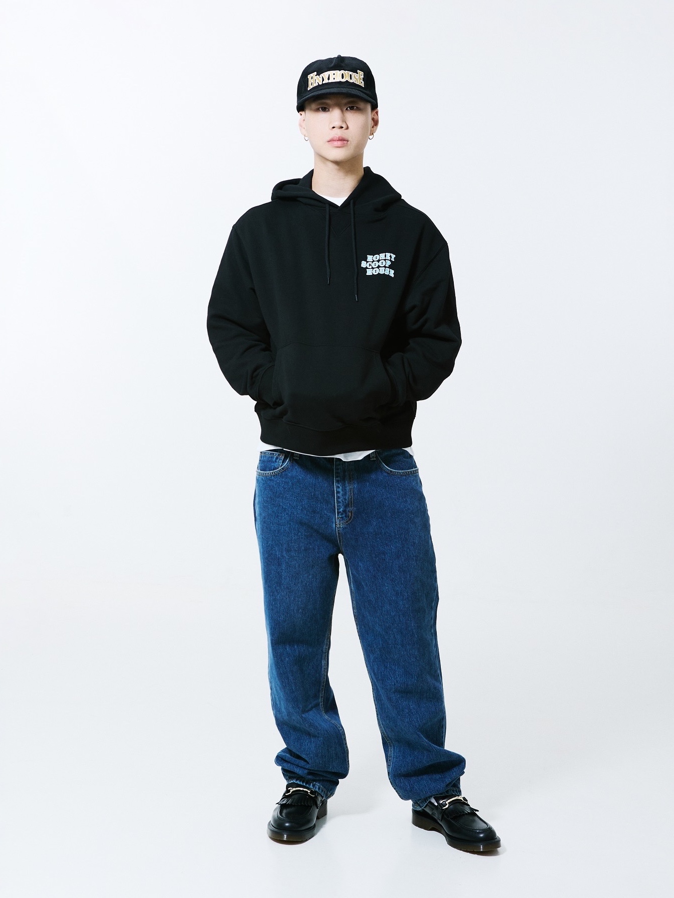 Honey Scoop House Honey Stitch Denim Blue, Honey Scoop House West Wave Hooded Sweatshirt Black 착용 스타일