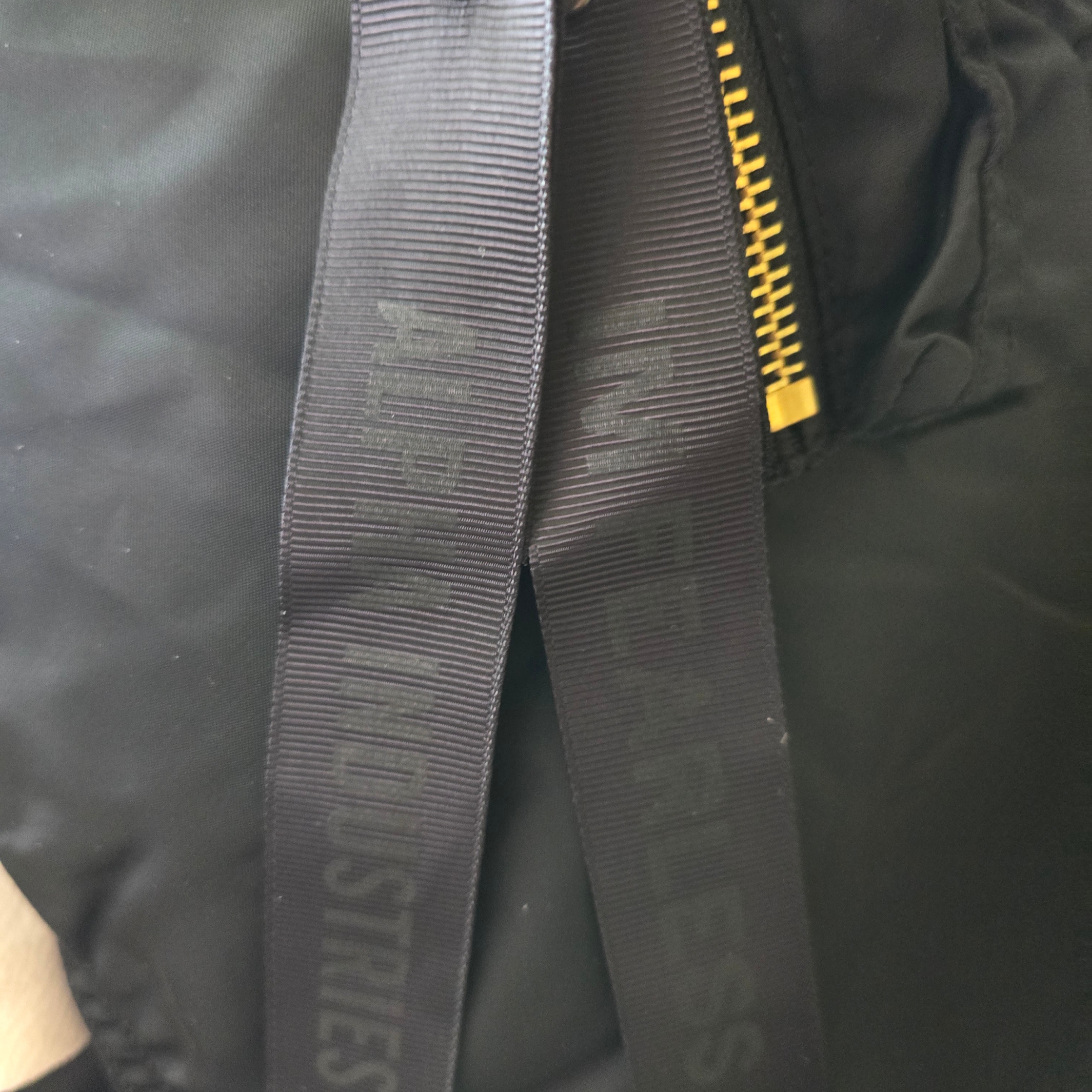 [LE SSERAFIM x Alpha Industries] MA-1 Flight Jacket 착용 스타일 - 2