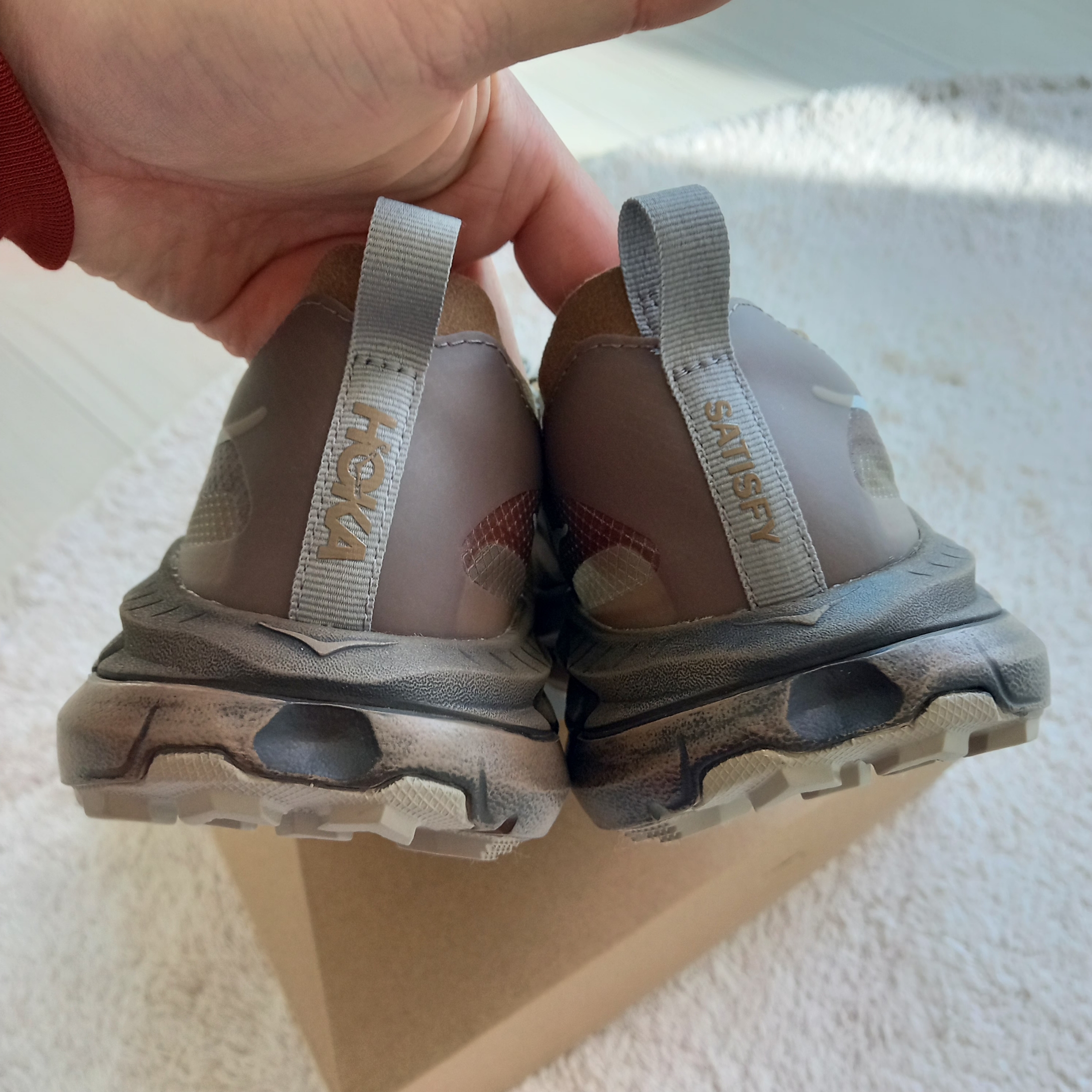 Hoka x Satisfy Mafate Speed 4 Lite Rubber 착용 스타일 - 4