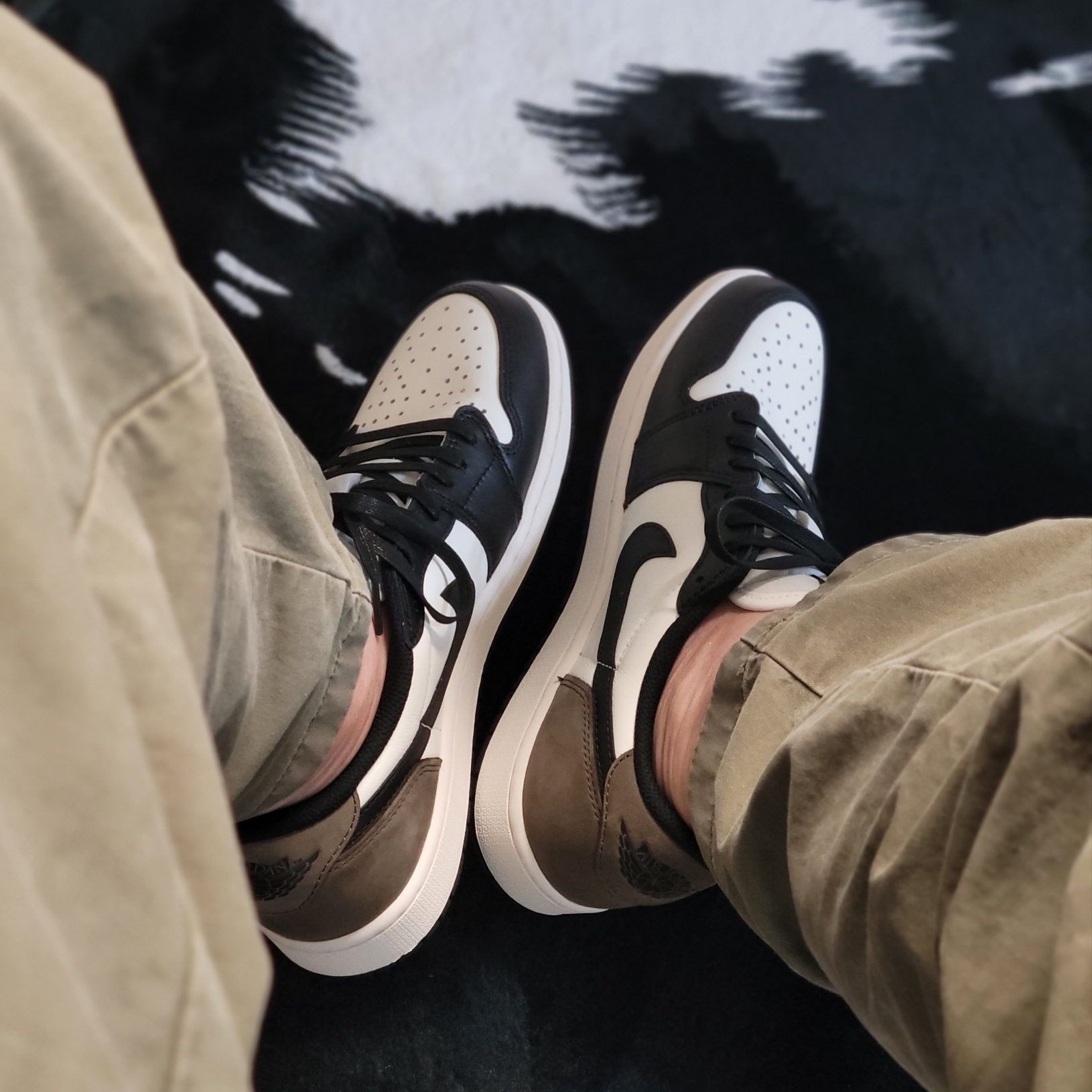 Jordan 1 Retro Low OG Mocha 착용 스타일