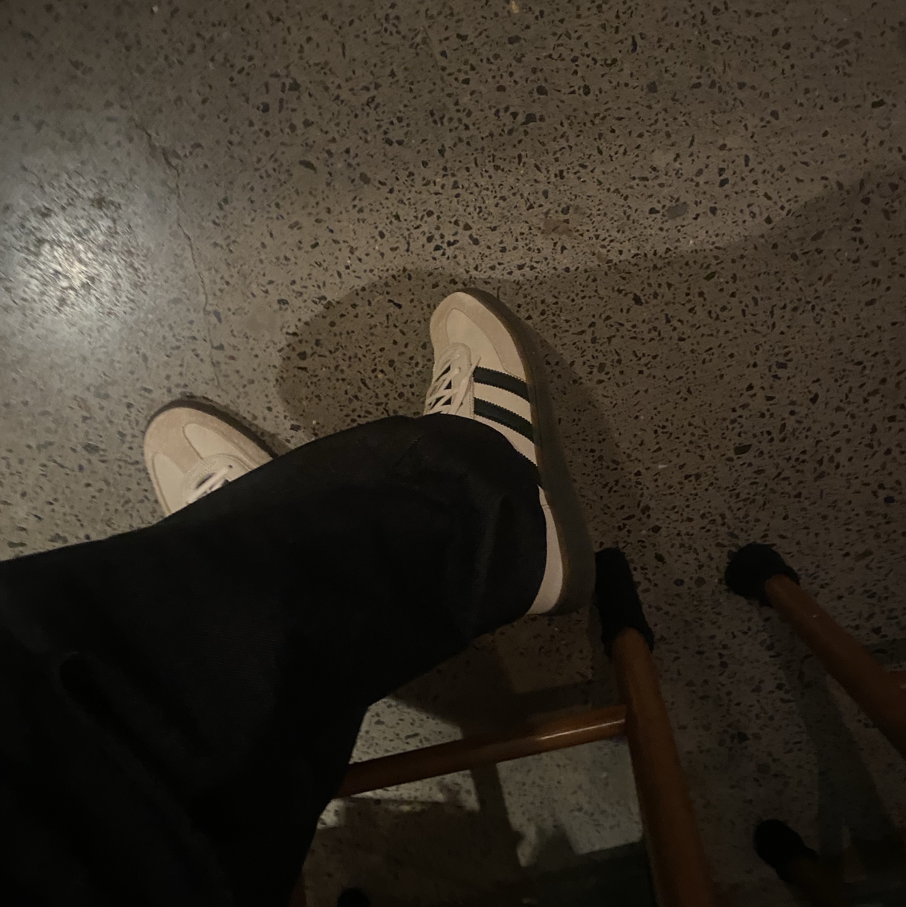 (W) Adidas Spezial Handball Wonder White Core Black 착용 스타일 - 2