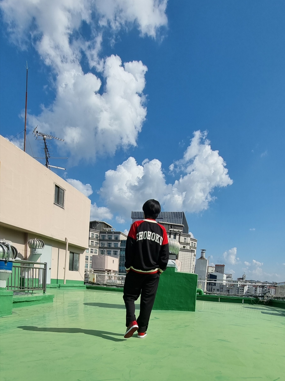 Toei Studio The First Slam Dunk Shohoku Jersey Set Black Red, Jordan 1 Retro High OG Patent Bred 착용 스타일 - 1