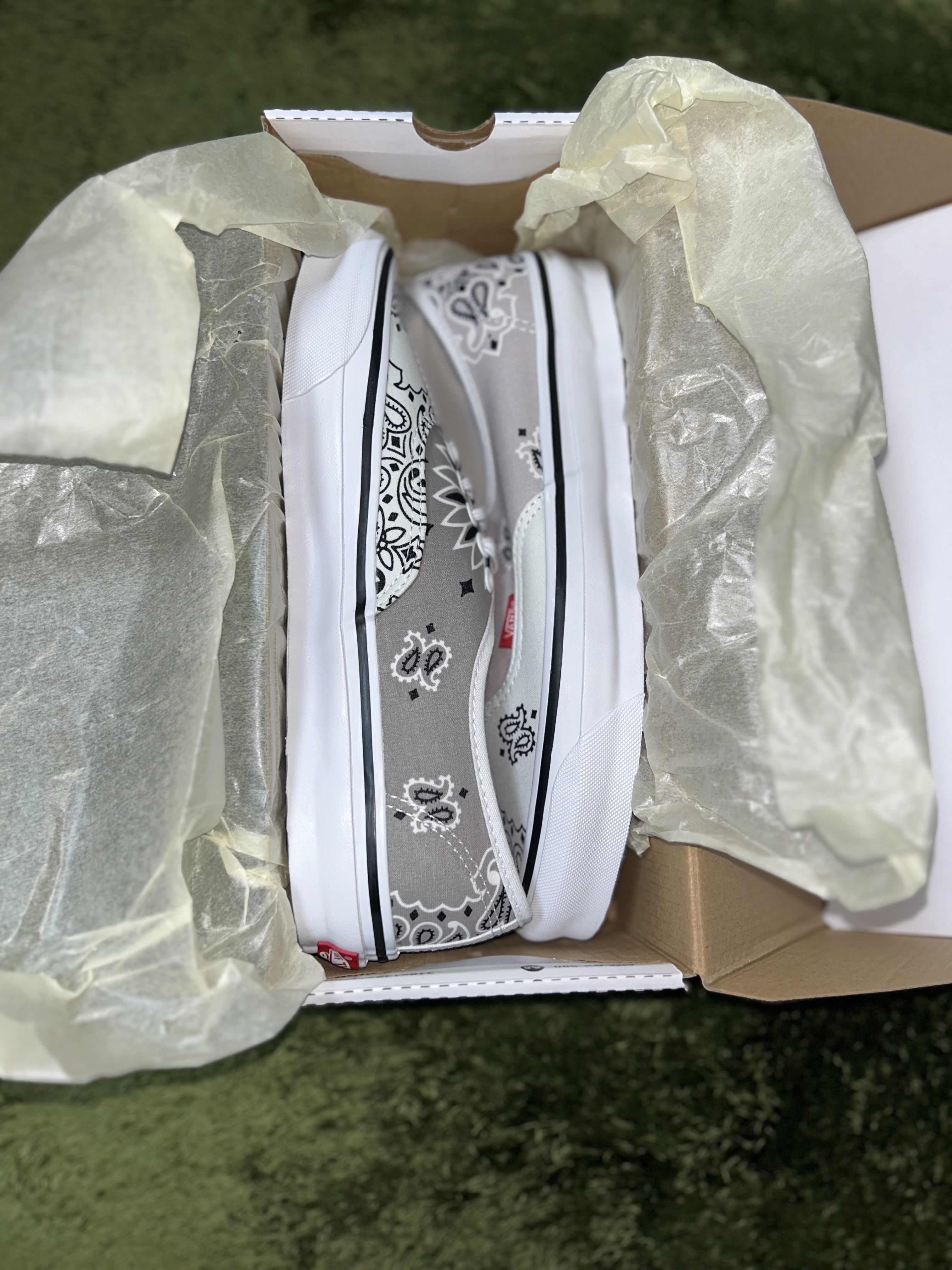 Vans Vault x Bedwin & The Heartbreakers OG Authentic LX Bandana Light Gray True White 착용 스타일 - 5