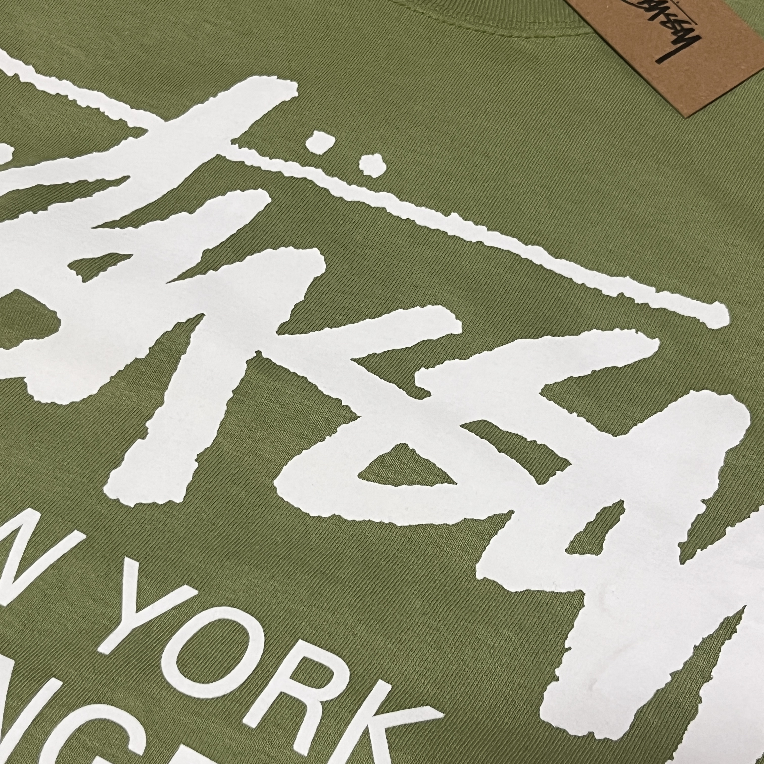 Stussy World Tour T-Shirt Moss 2023 착용 스타일