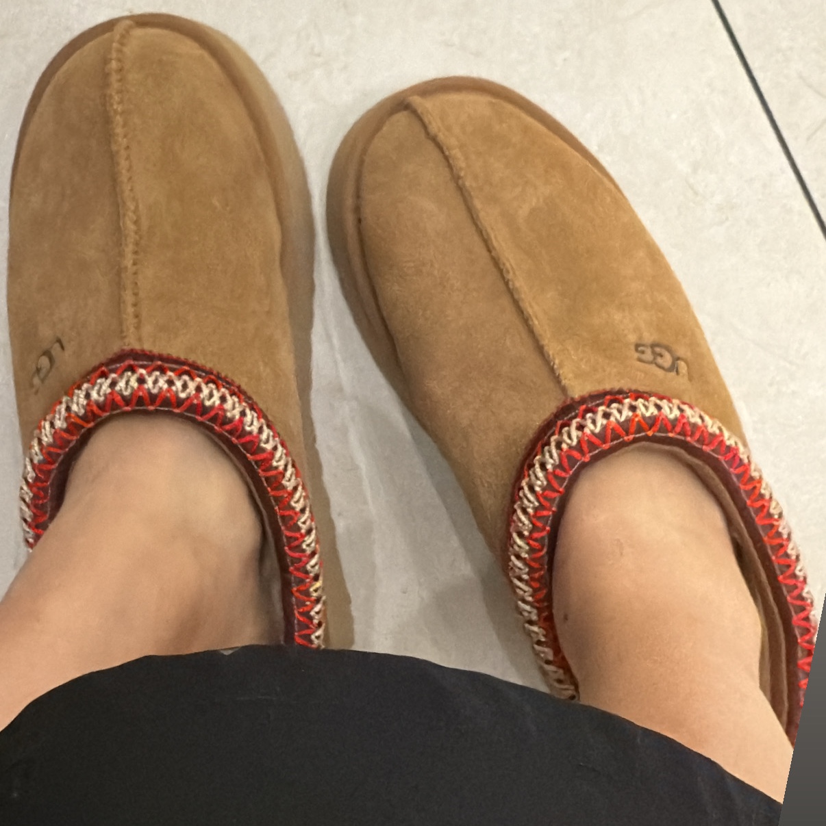 (W) UGG Tazz Slipper Chestnut 착용 스타일