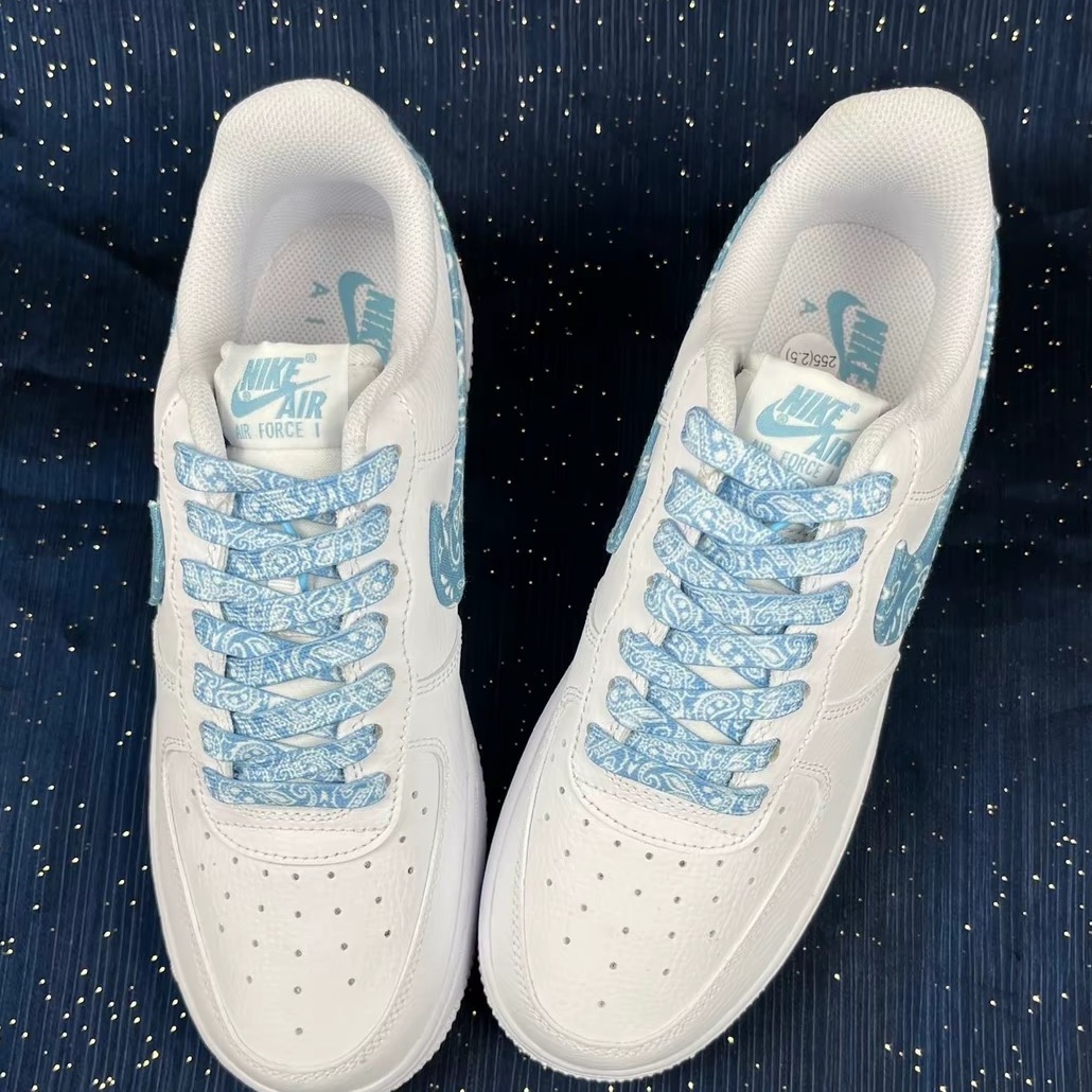 (W) Nike Air Force 1 '07 Essential Paisley Swoosh White Worn Blue 착용 스타일 - 2