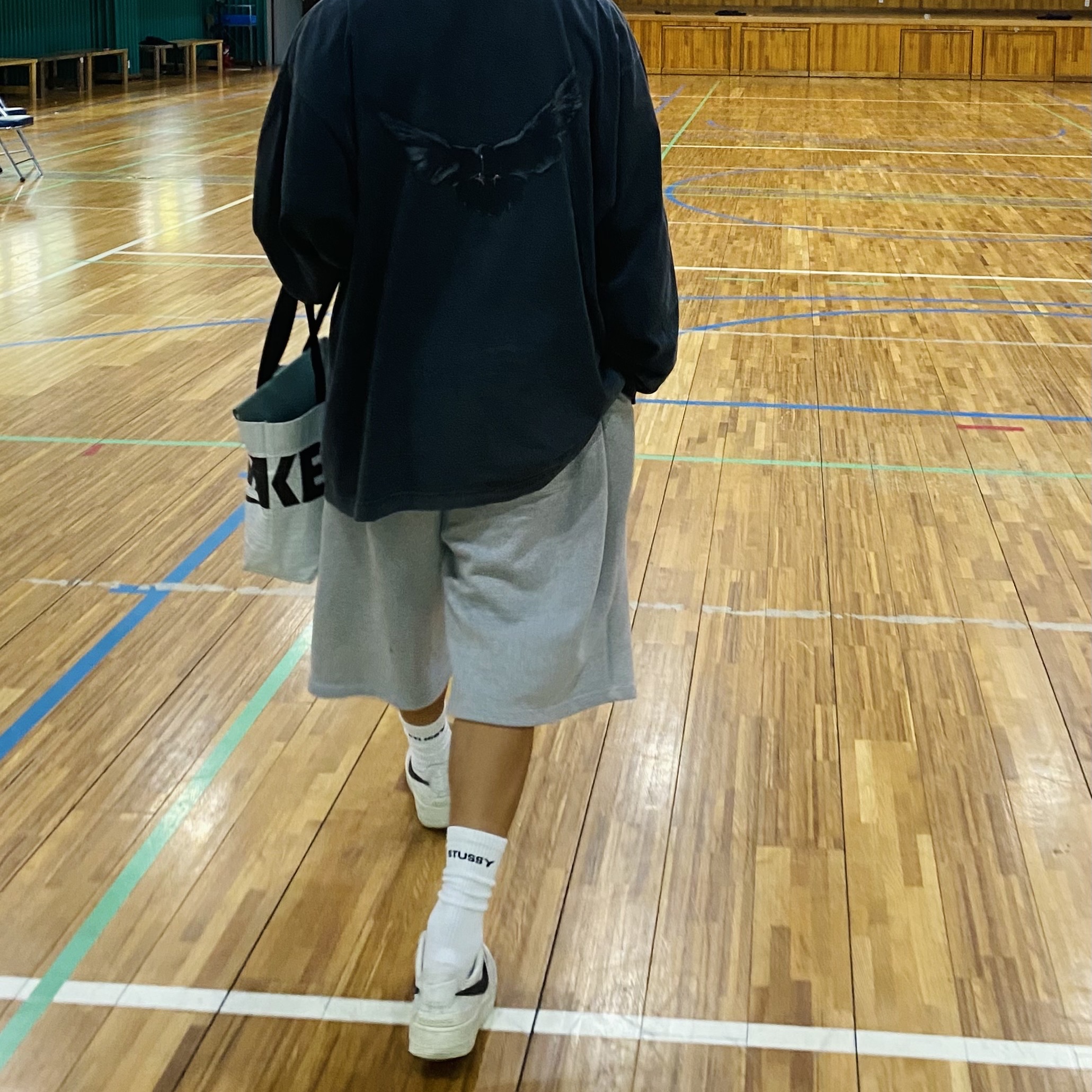Yeezy Gap Engineered By Balenciaga Dove Long Sleeve T-Shirt Black 착용 스타일