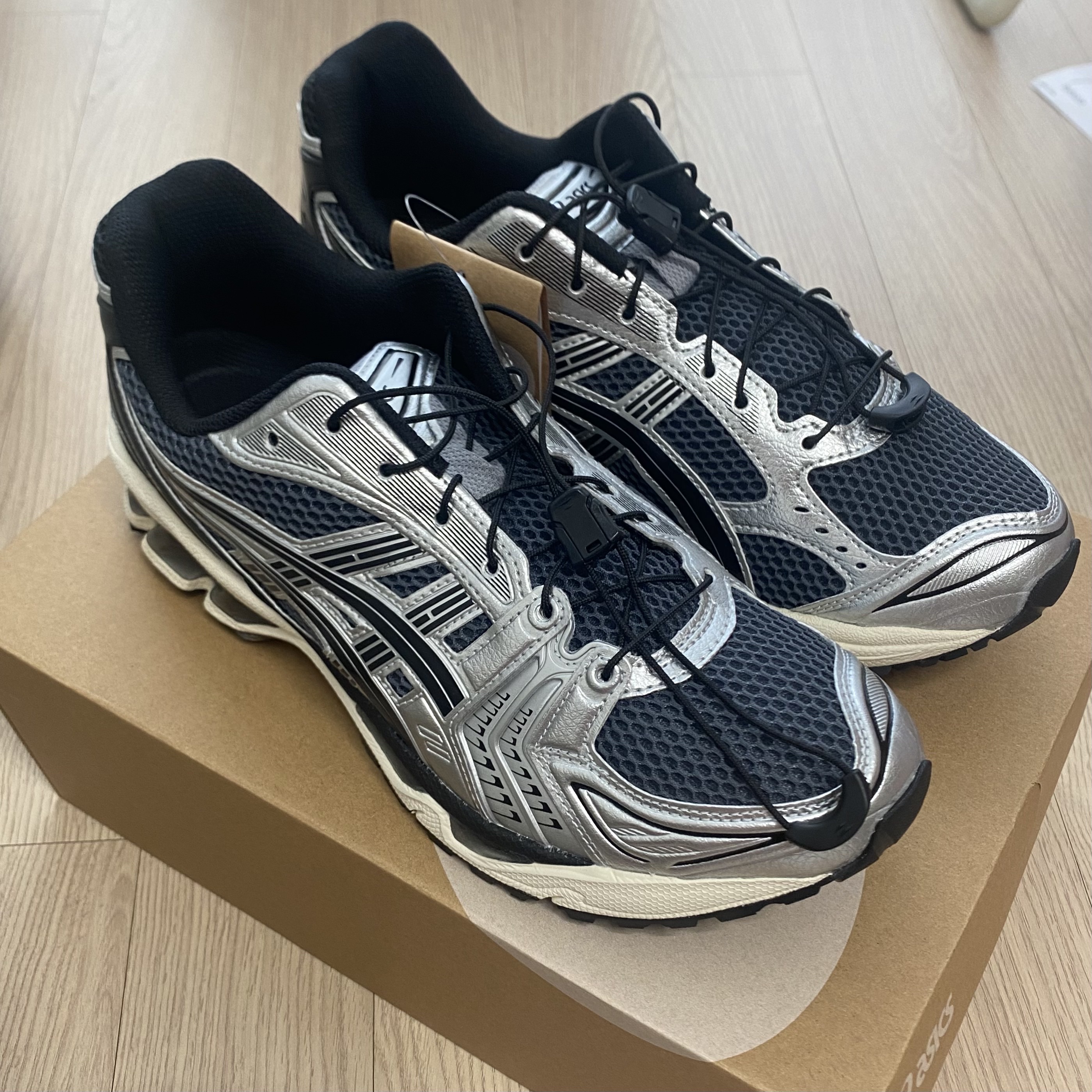 Asics Unlimited Gel-Kayano 14 Carrier Grey Black 착용 스타일